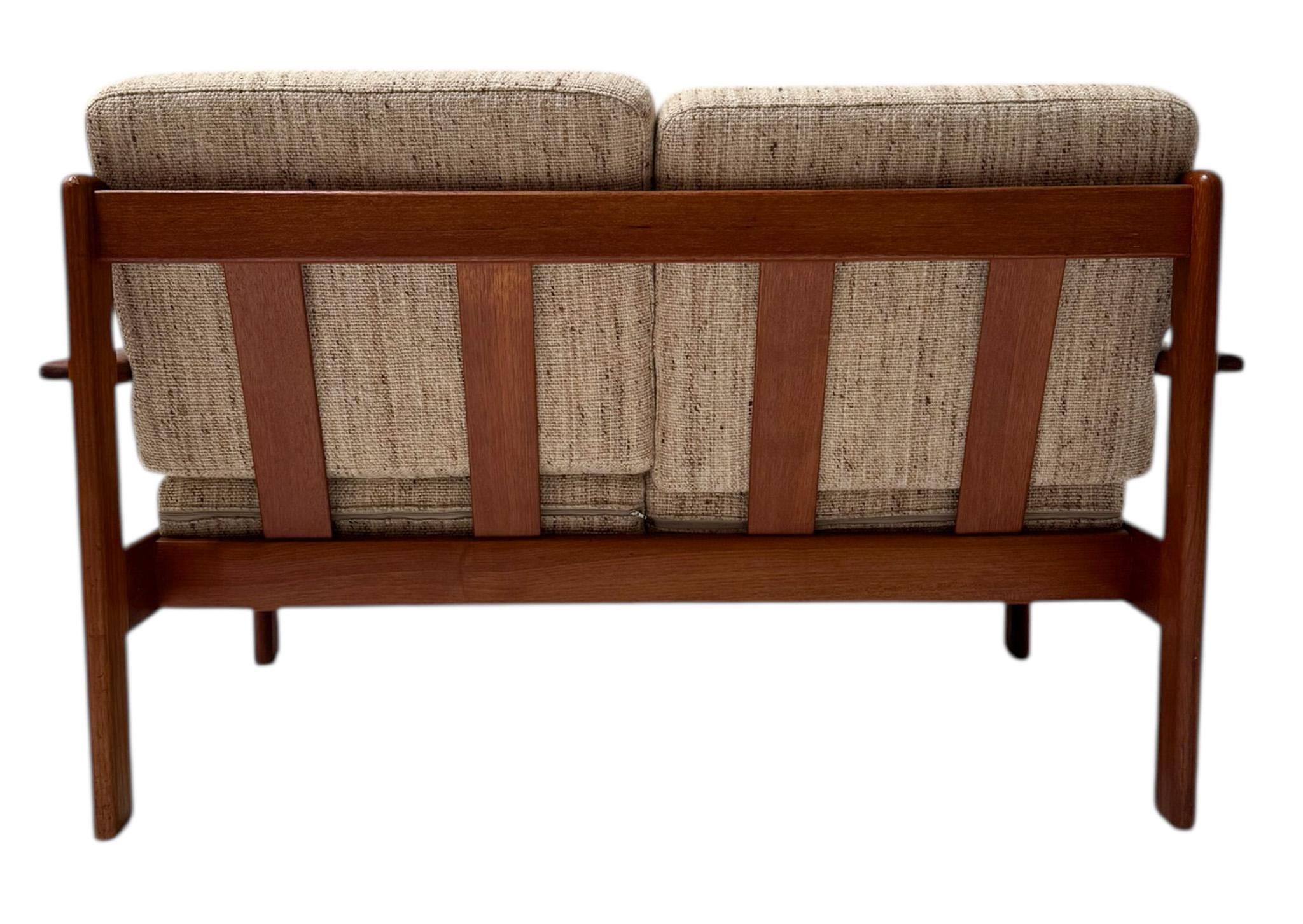 Moderno de mediados de siglo  Sofá Antimott de dos piezas de Walter Knoll / Wilhelm Knoll en venta 1