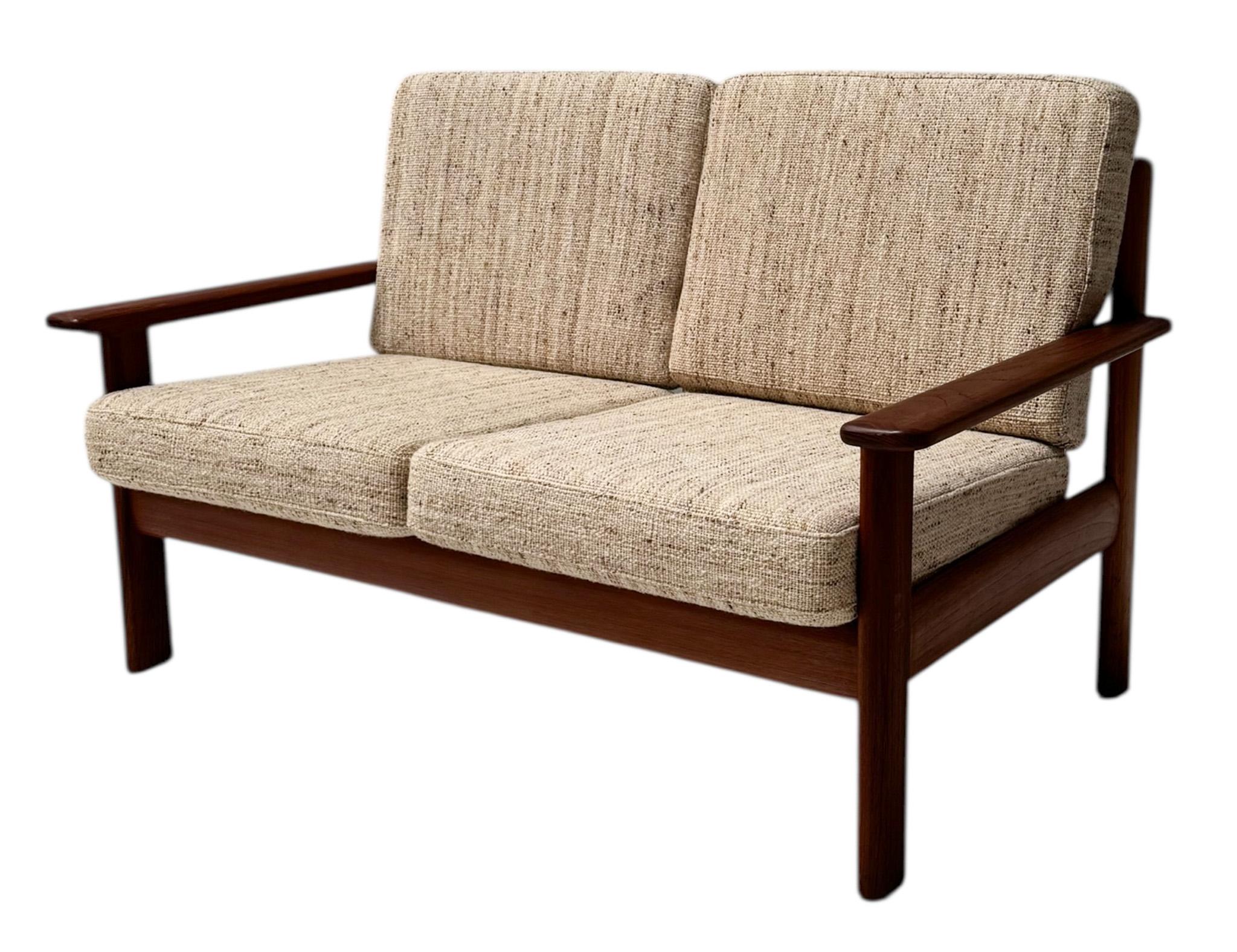 Moderno de mediados de siglo  Sofá Antimott de dos piezas de Walter Knoll / Wilhelm Knoll Tela en venta