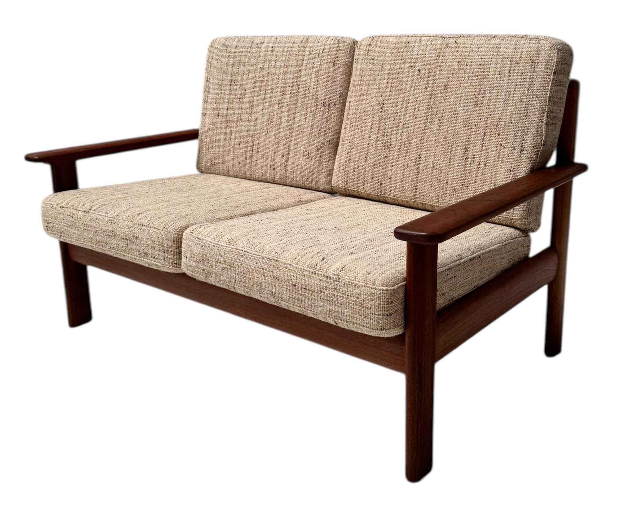 Moderno de mediados de siglo  Sofá Antimott de dos piezas de Walter Knoll / Wilhelm Knoll en Bueno estado para la venta en Amsterdam, NL