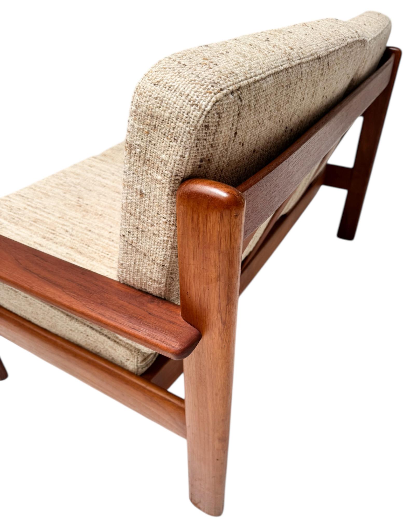 Moderno de mediados de siglo  Sofá Antimott de dos piezas de Walter Knoll / Wilhelm Knoll en venta 2