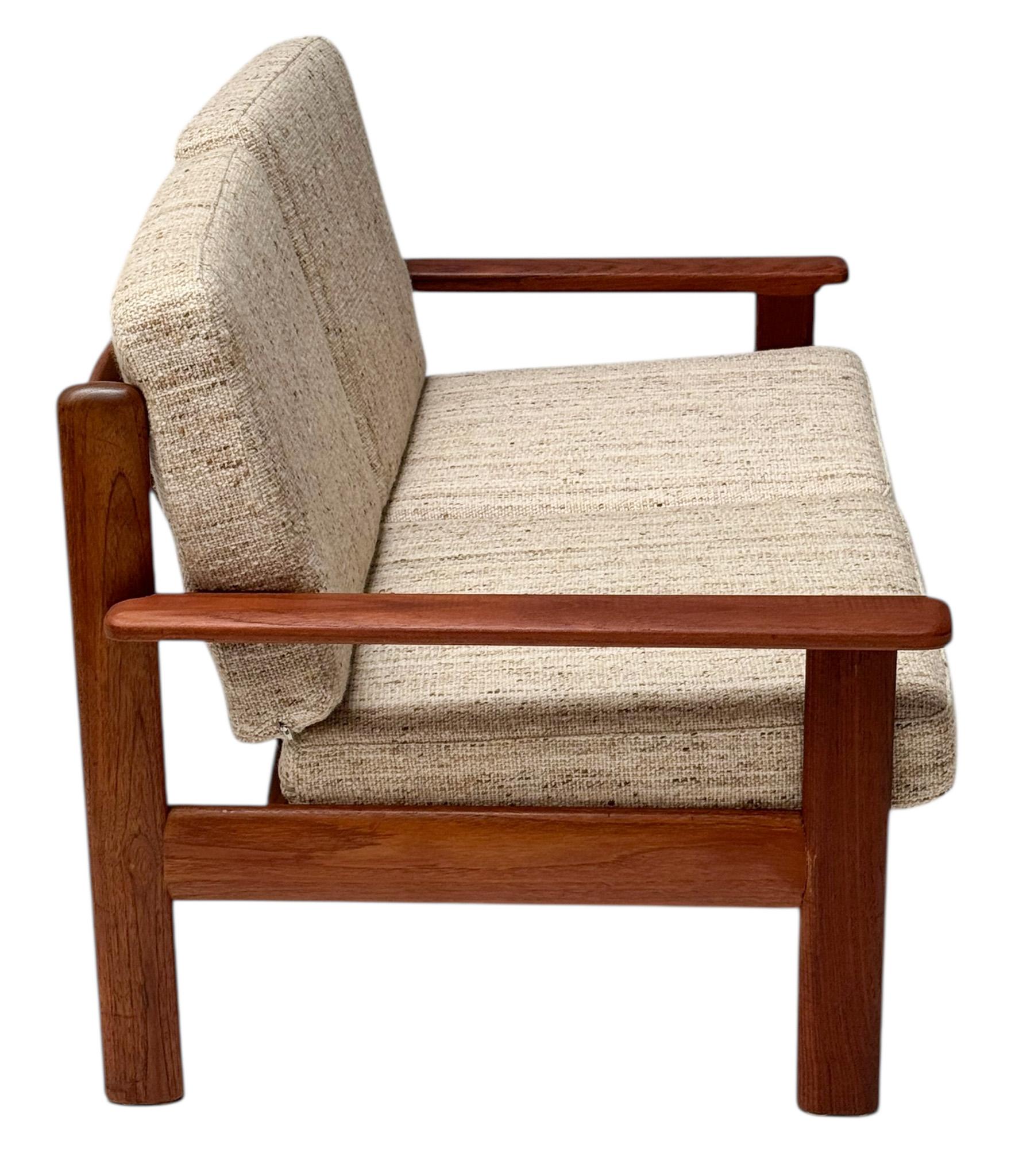 Moderno de mediados de siglo  Sofá Antimott de dos piezas de Walter Knoll / Wilhelm Knoll en venta 9