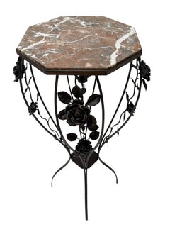 Pedestal Art Decó extragrande de hierro forjado con tapa de mármol multicolor, años 30