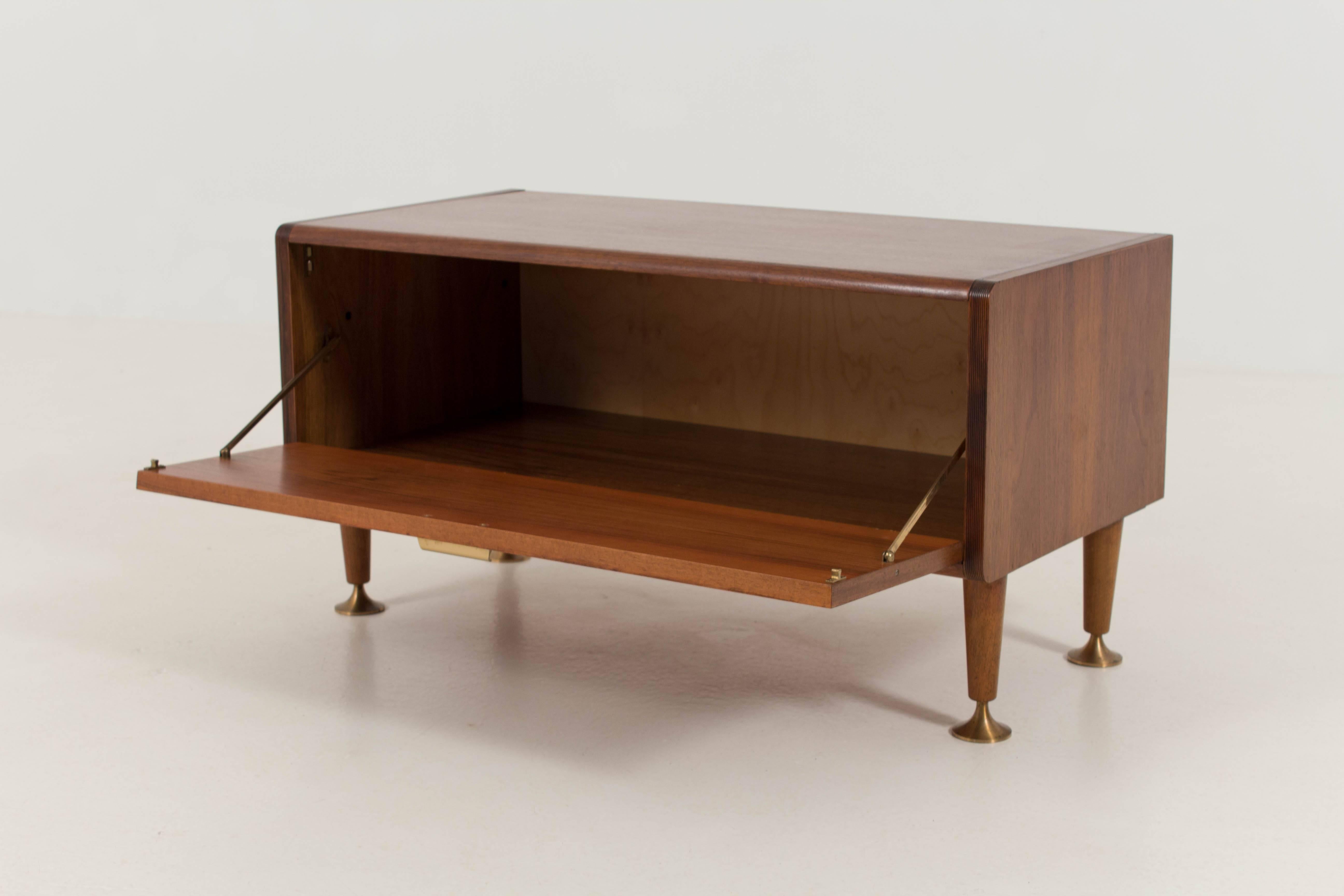 Stylish walnut Mid-Century Modern flat screen credenza by A.A. Patijn for
Poly-Z, 1960s.
Solid brass feet.
In good original condition with minor wear consistent with age and use,
preserving a beautiful patina.