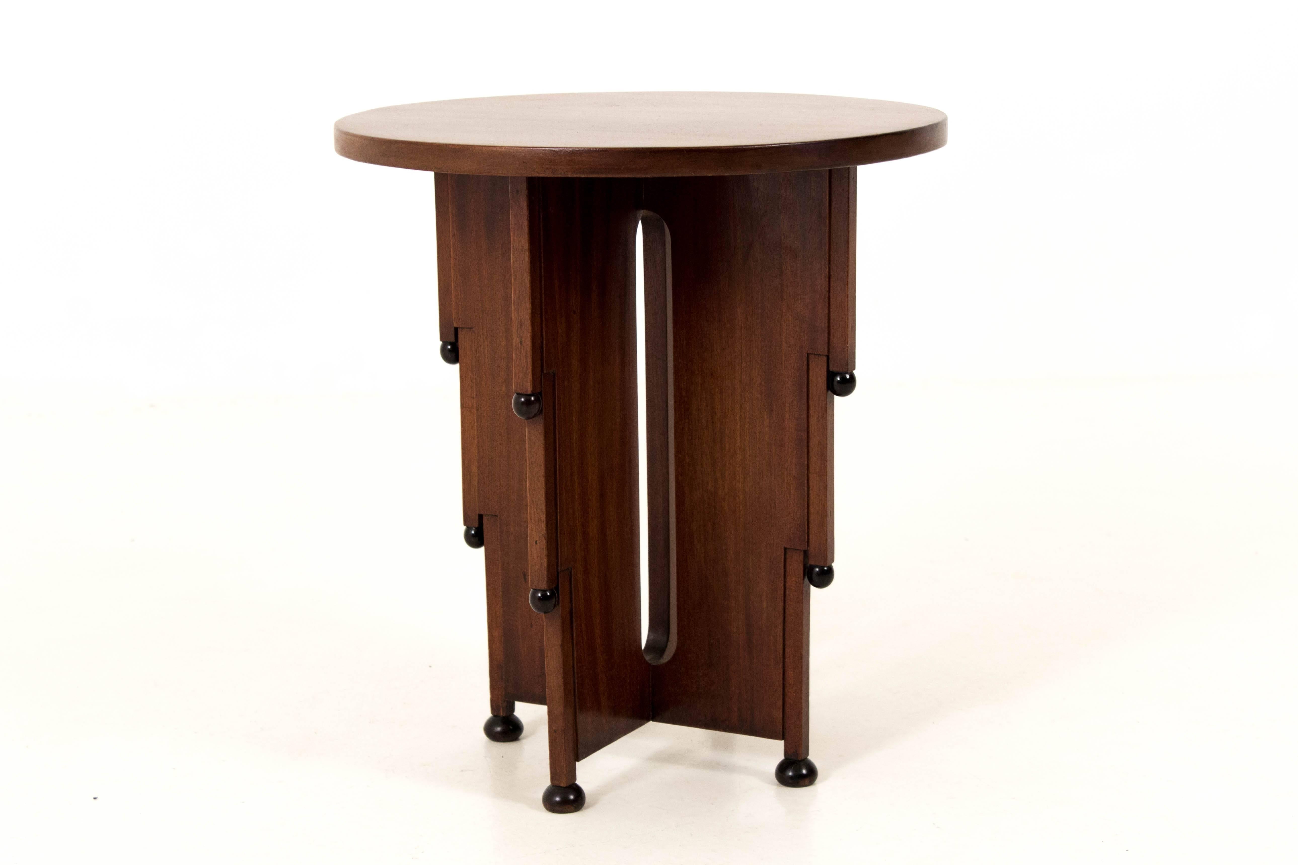 Stunning Art Deco Amsterdam School occasional table 1920s.
Mahogany with ebonized details.
In good original condition.