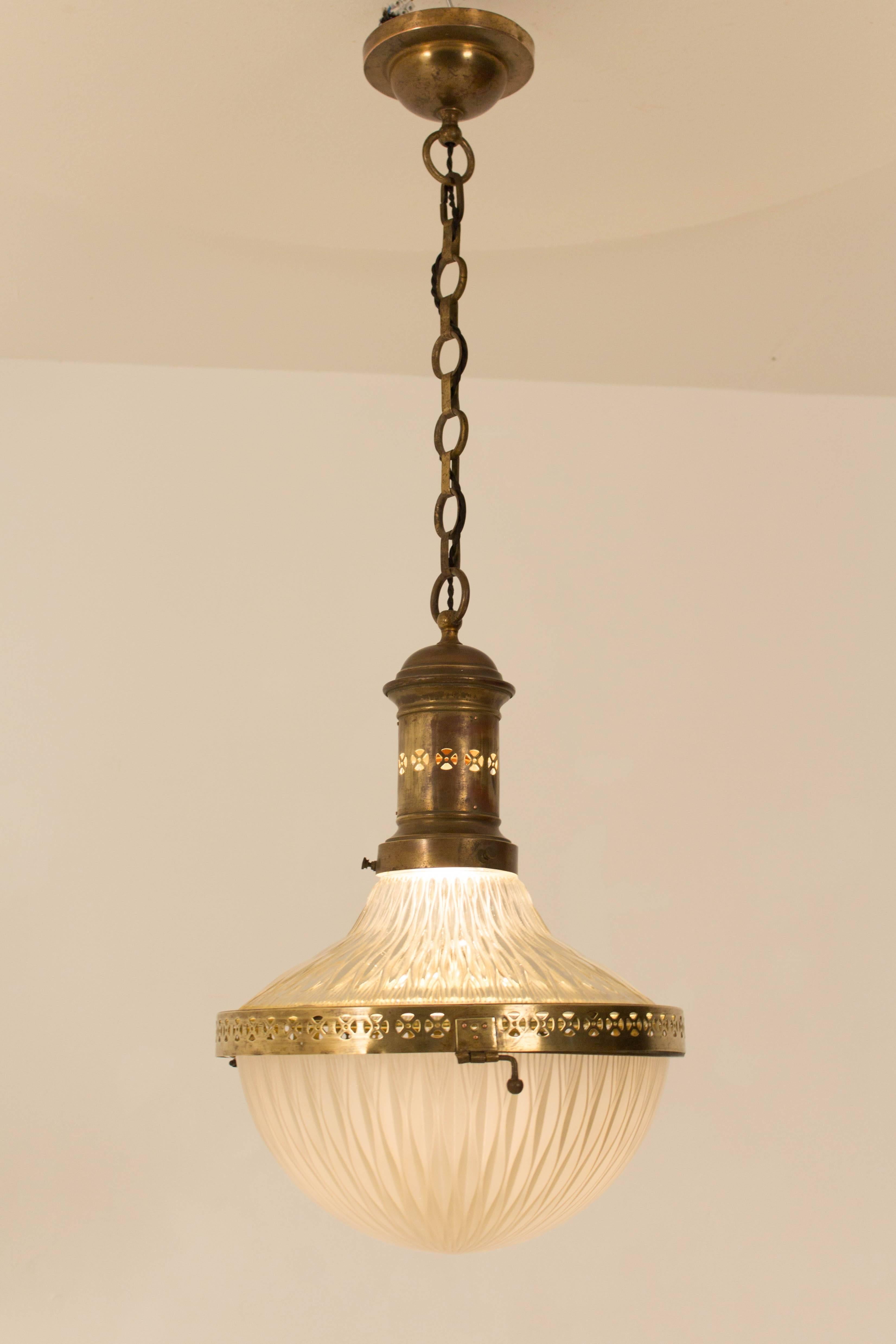 Stunning French Art Deco hall lamp, 1930s.
Brass with original glass shades.
In good condition.