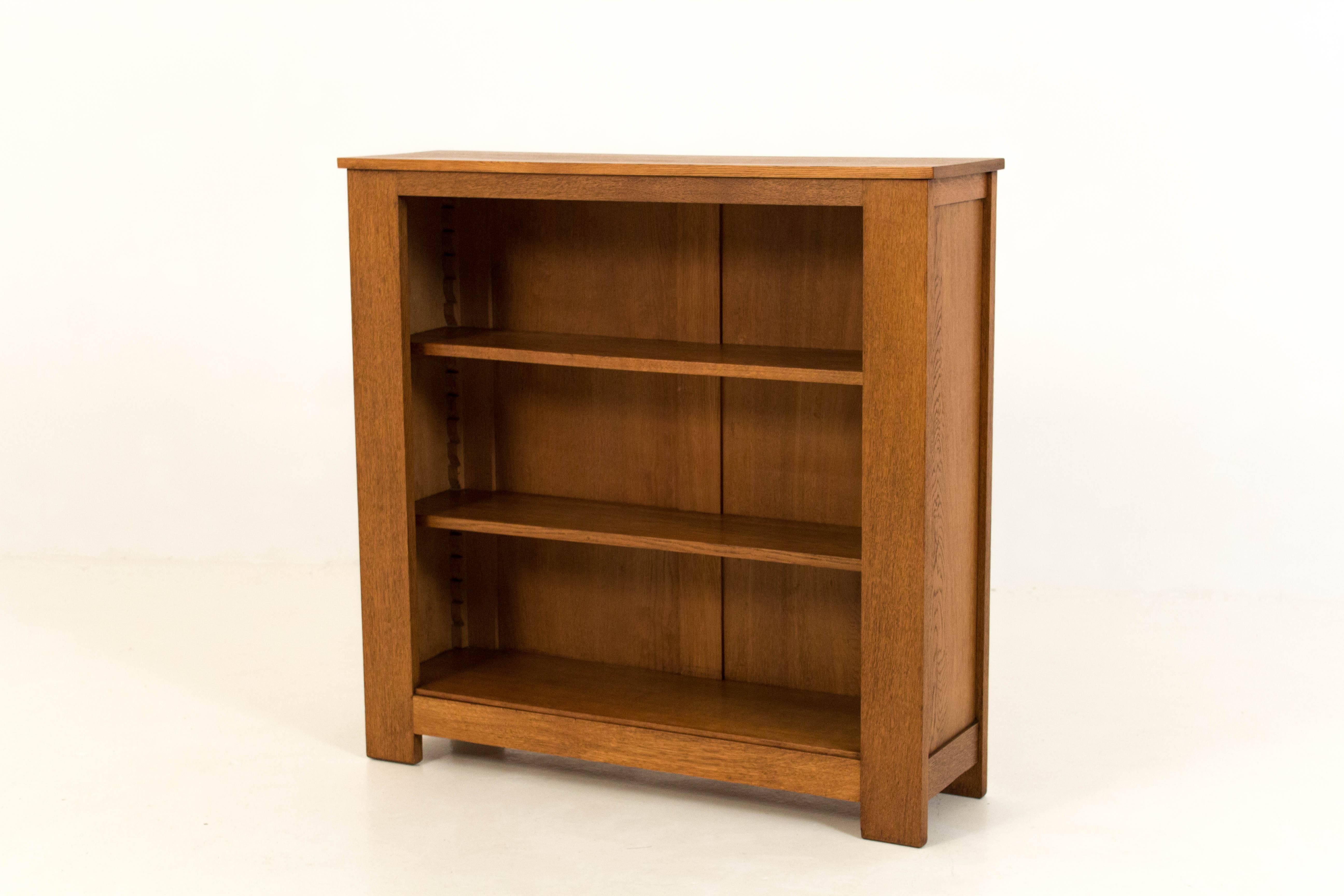 Stylish Art Deco Haagse School Bookcase by H.Wouda for Pander, 1920s In Good Condition In Amsterdam, NL