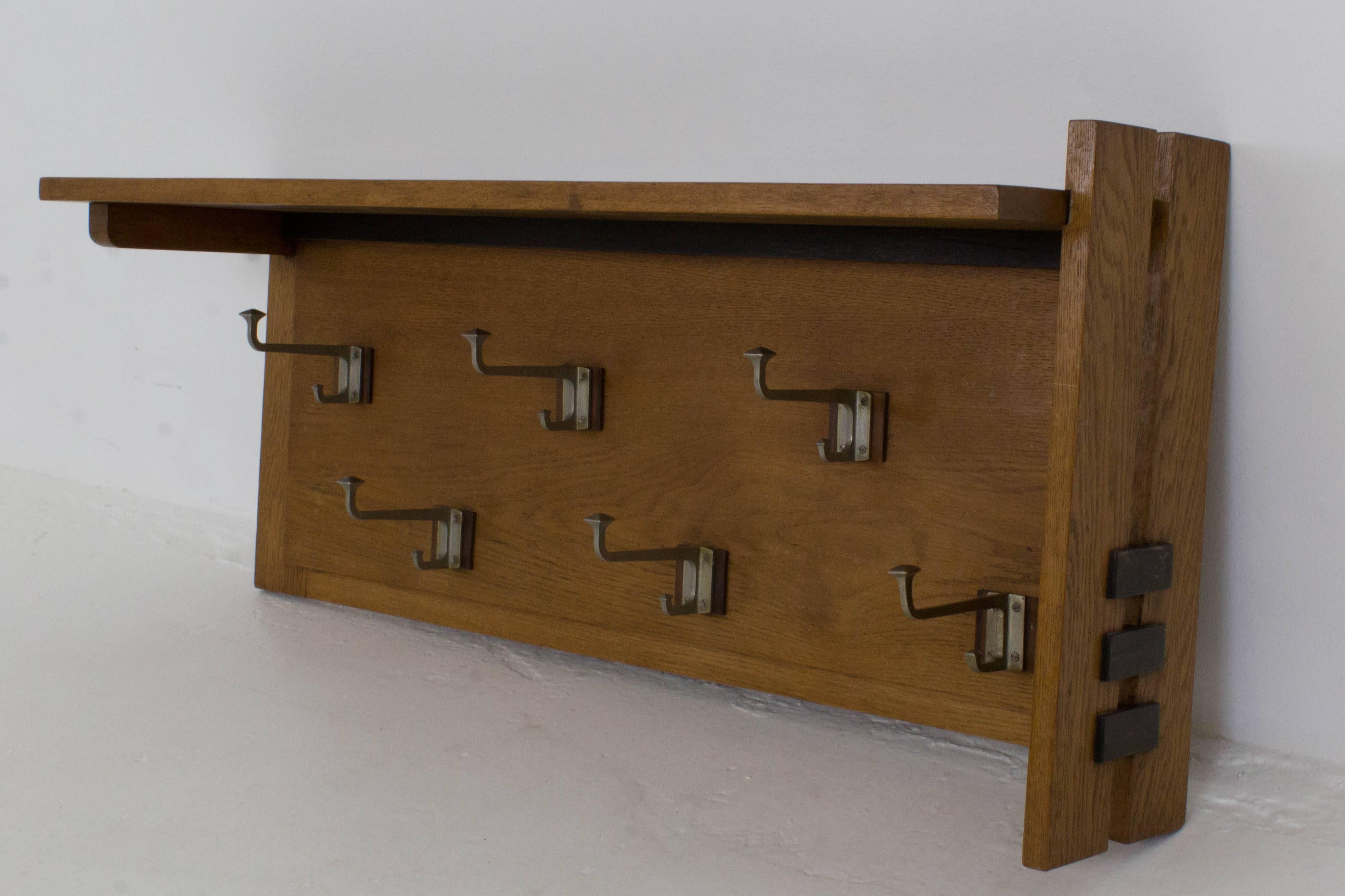 Stylish Art Deco Haagse School coat rack by P.E.L.Izeren for Genneper Molen
1920s.
Solid oak/Macassar with original nickel-plated hooks.
In good original condition with minor wear consistent with age and use,
preserving a beautiful patina.
 
