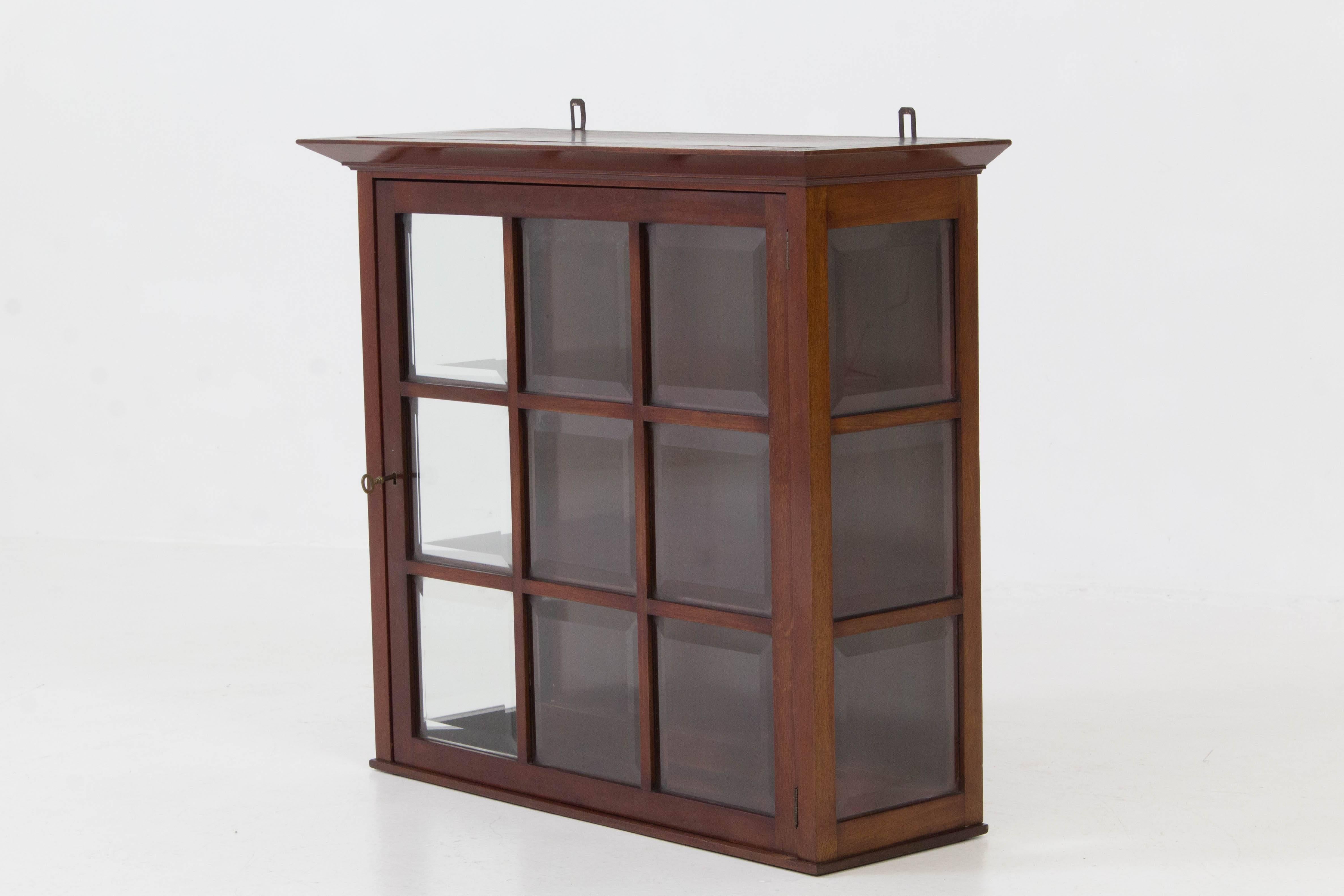 Elegant Dutch Art Nouveau Wall Cabinet with Beveled Glass, 1900s In Good Condition In Amsterdam, NL