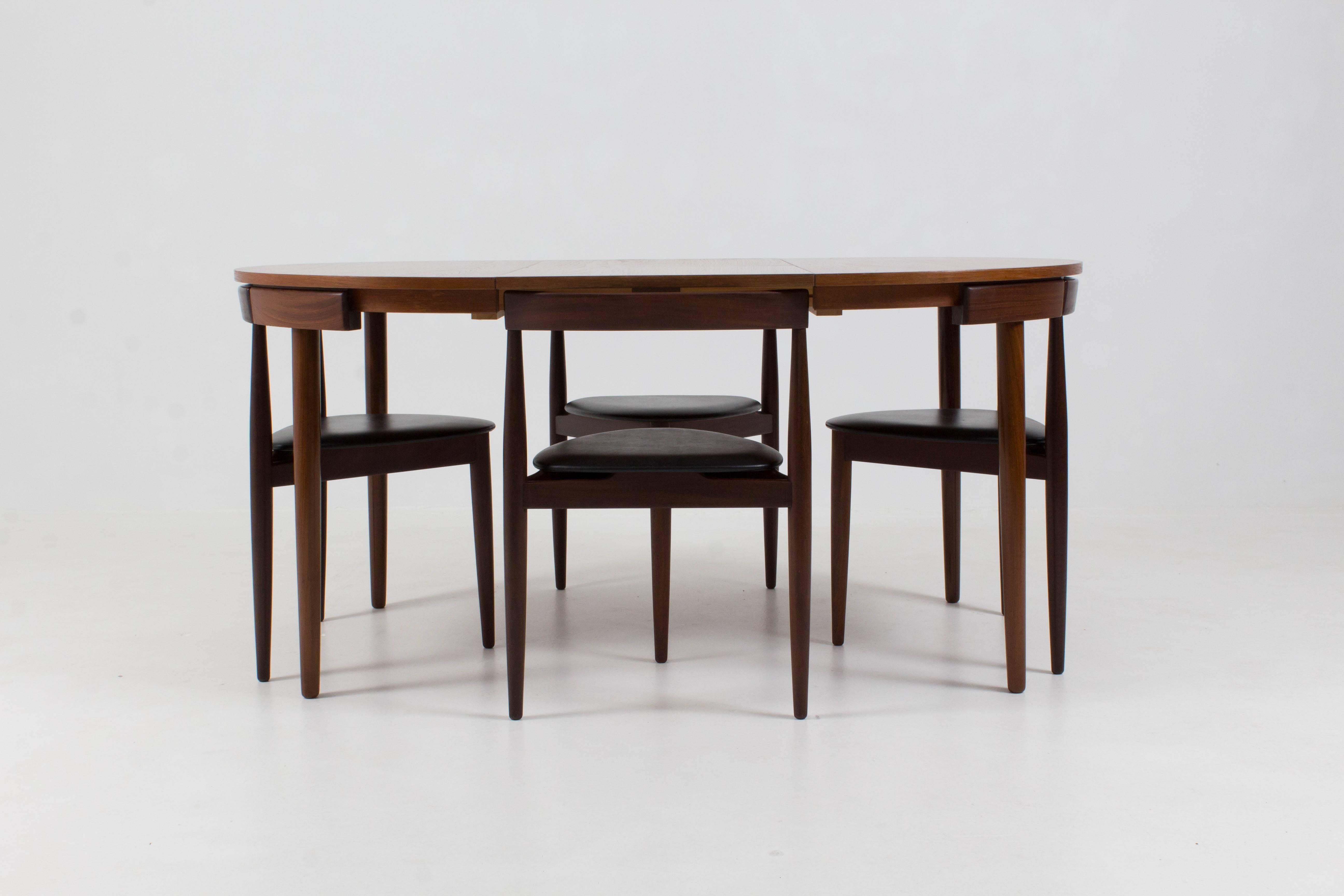 Iconic Danish design, note how the back of the chair cleverly fits into the edge
of the extendable table.Both an elegant and space-saving solution.
Marked with Danish Control label and brand mark,see images.
In good original condition with minor