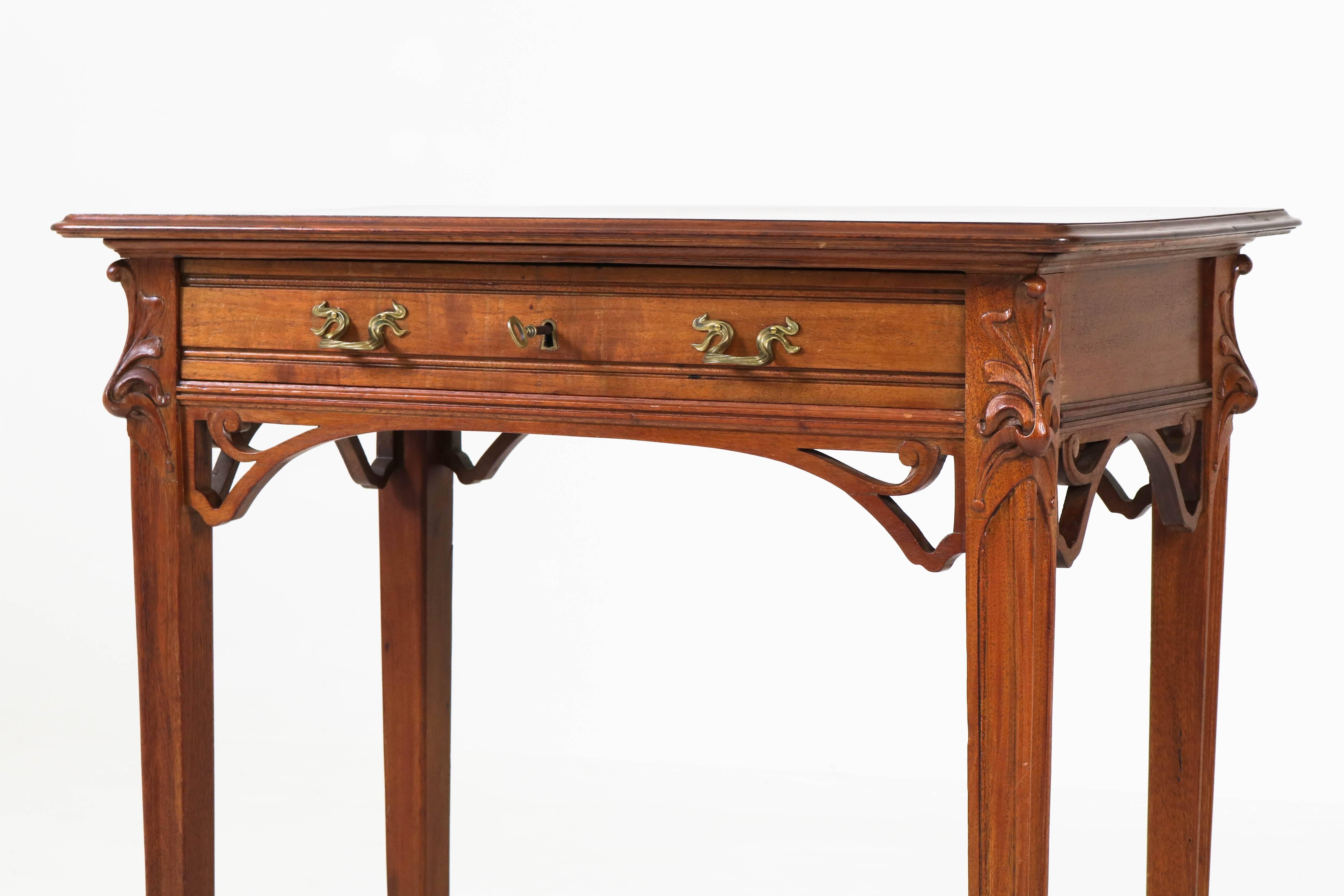 Stunning mahogany French Art Nouveau console table, 1900s.
Original bronze handles on the drawer.
In the style of Louis Majorelle
In very good condition with minor wear consistent with age and use,
preserving a beautiful patina.