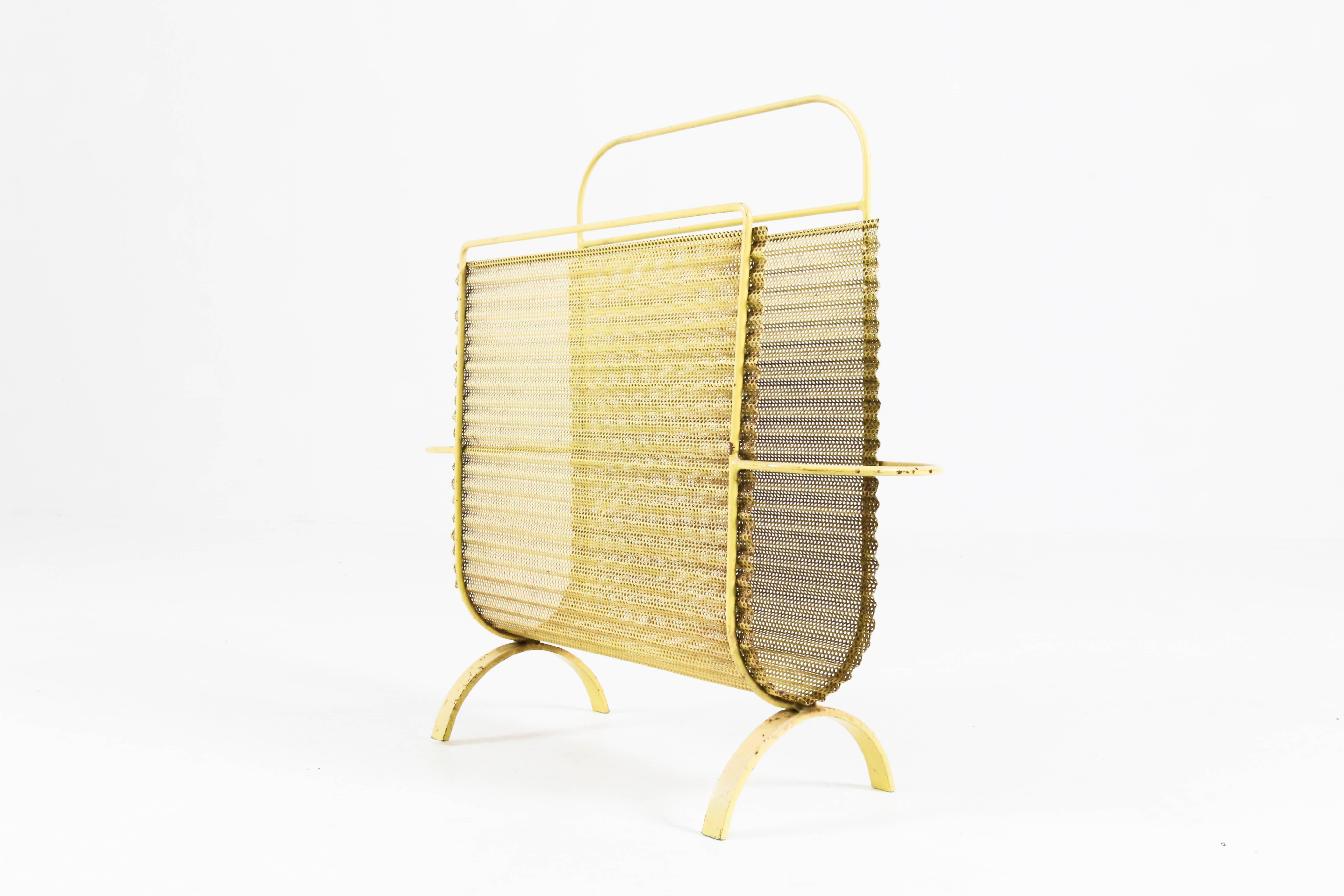 Elegant French Mid-Century Modern magazine holder by Mathieu Matégot, 1950s.
Model: Harpers by Ateliers Matégot, France.
Folded perforated metal.