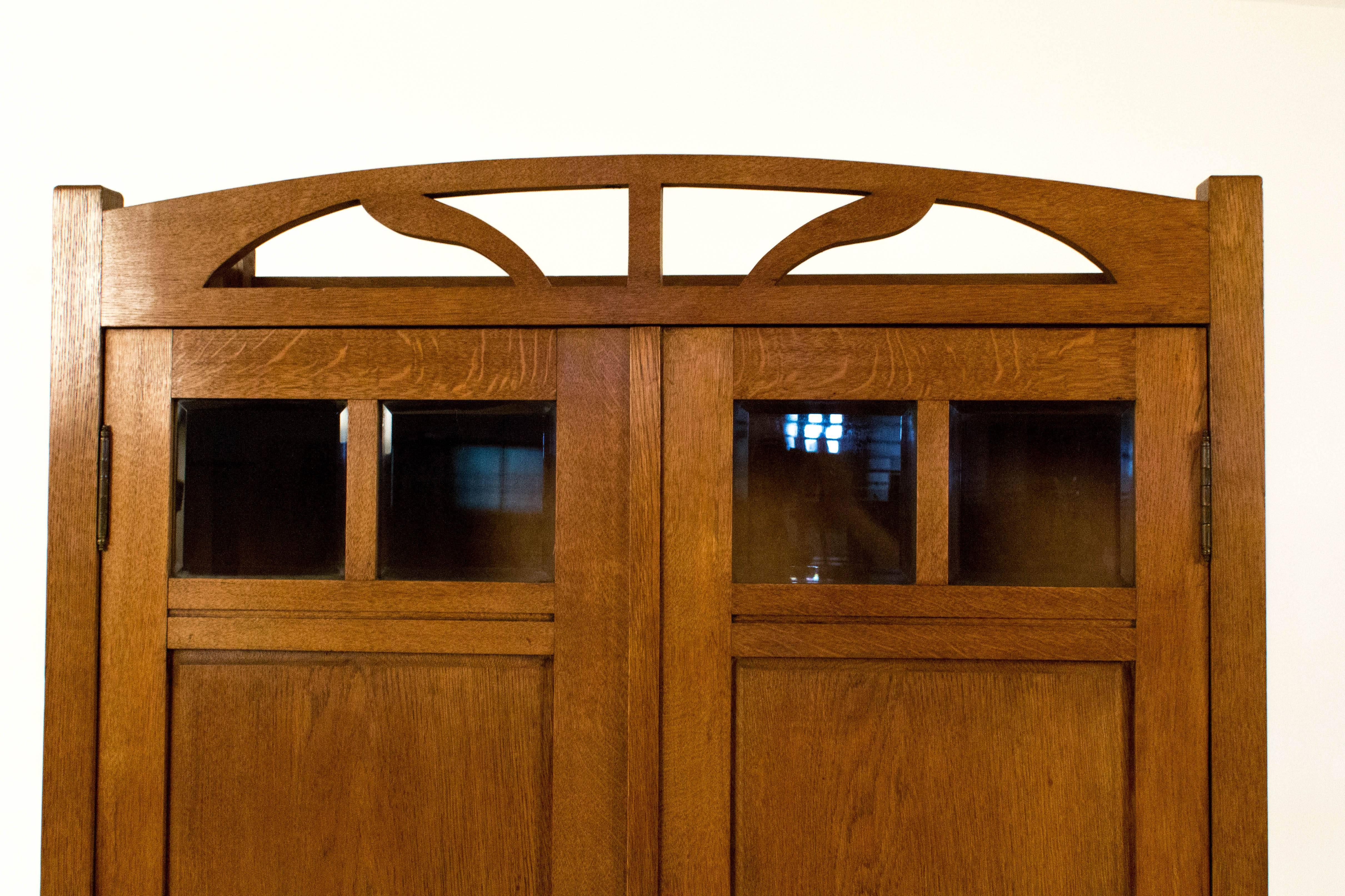Dutch Oak Art Nouveau Armoire with Inlay, 1900s In Good Condition In Amsterdam, NL