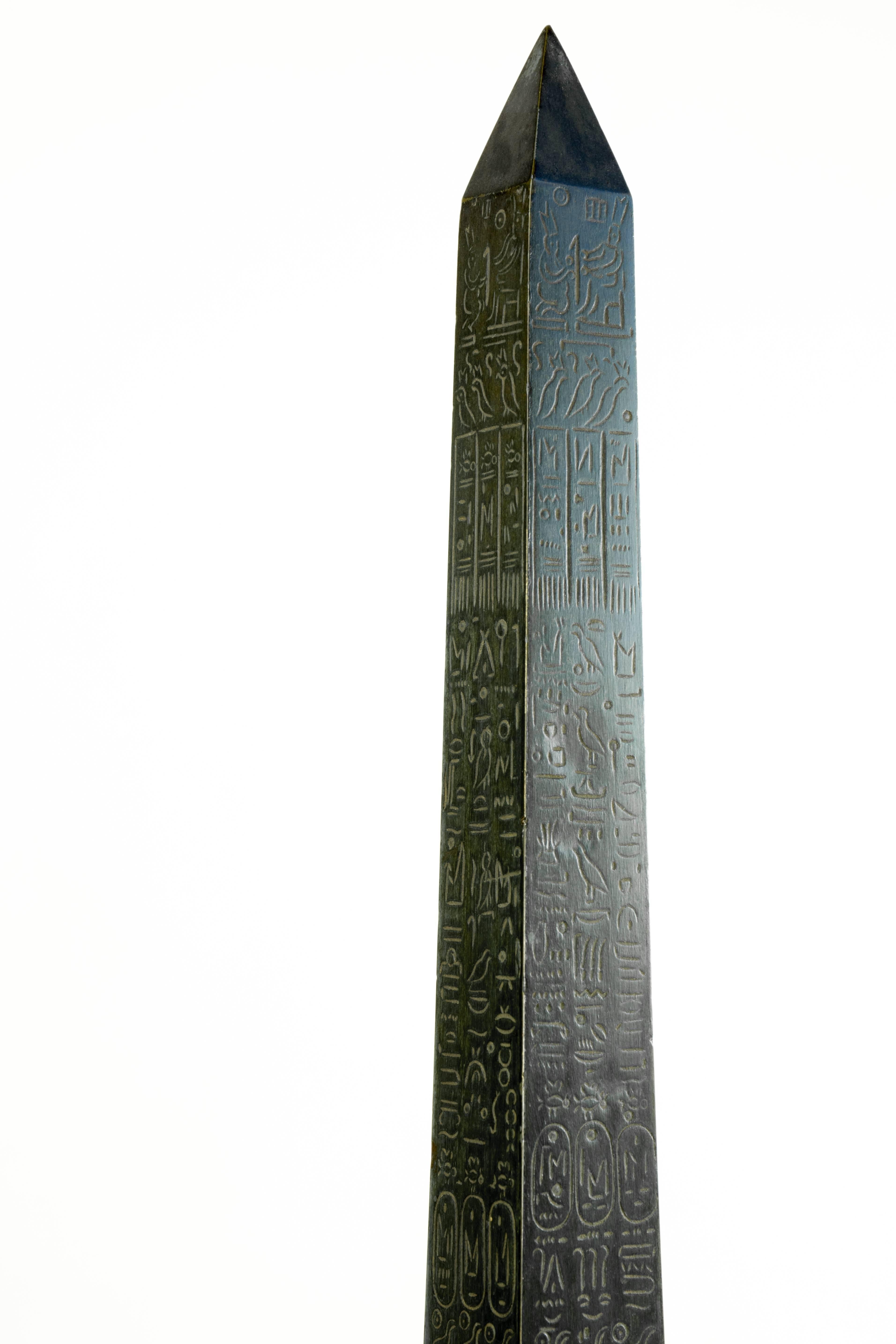 Carved Impressive c. 1850 Grand Tour bronze model of the Luxor Obelisk, Paris For Sale