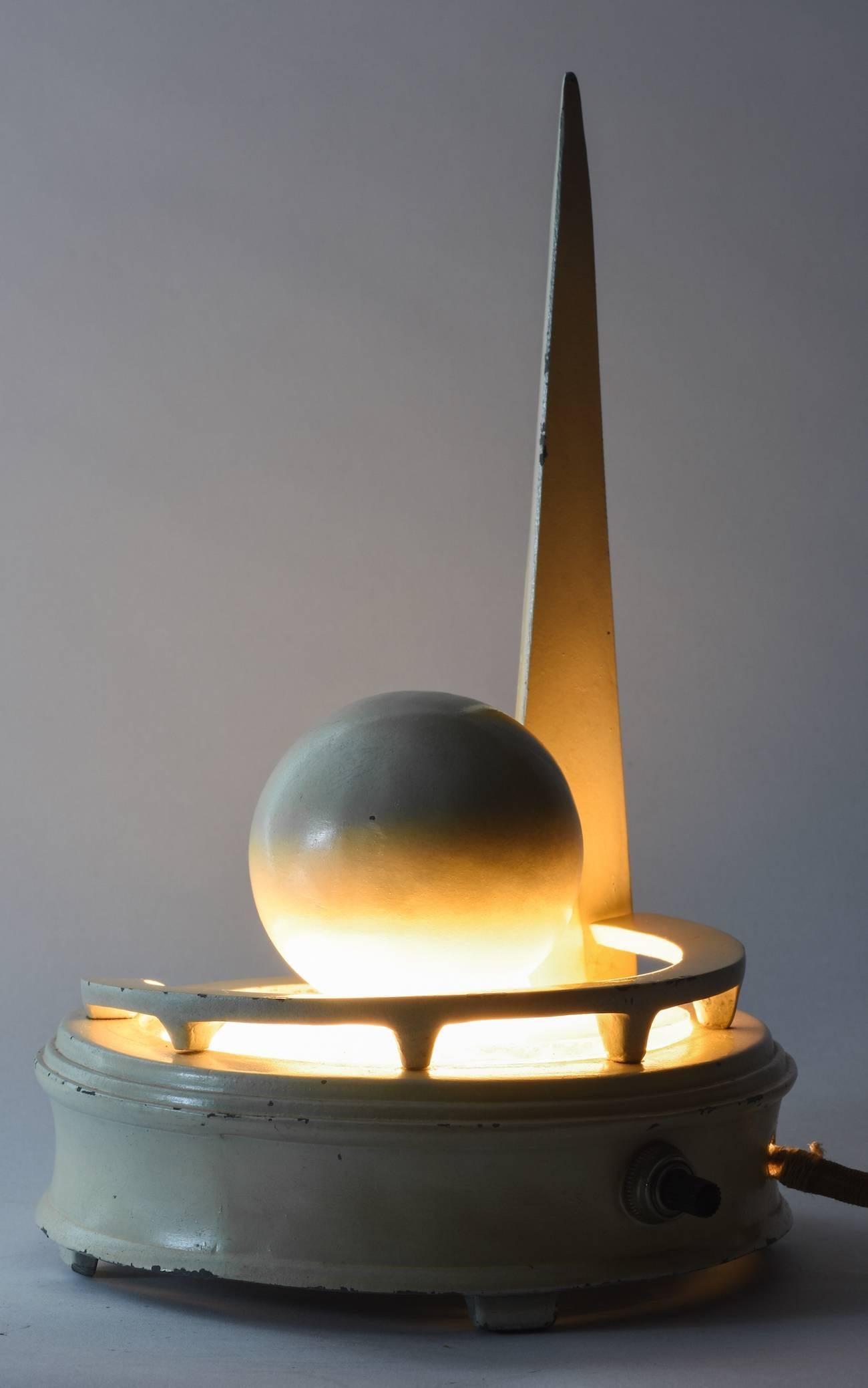 Art Deco Unusual 1939 Table Lamp, Architectural Model of the Trylon & Perisphere, NYWF