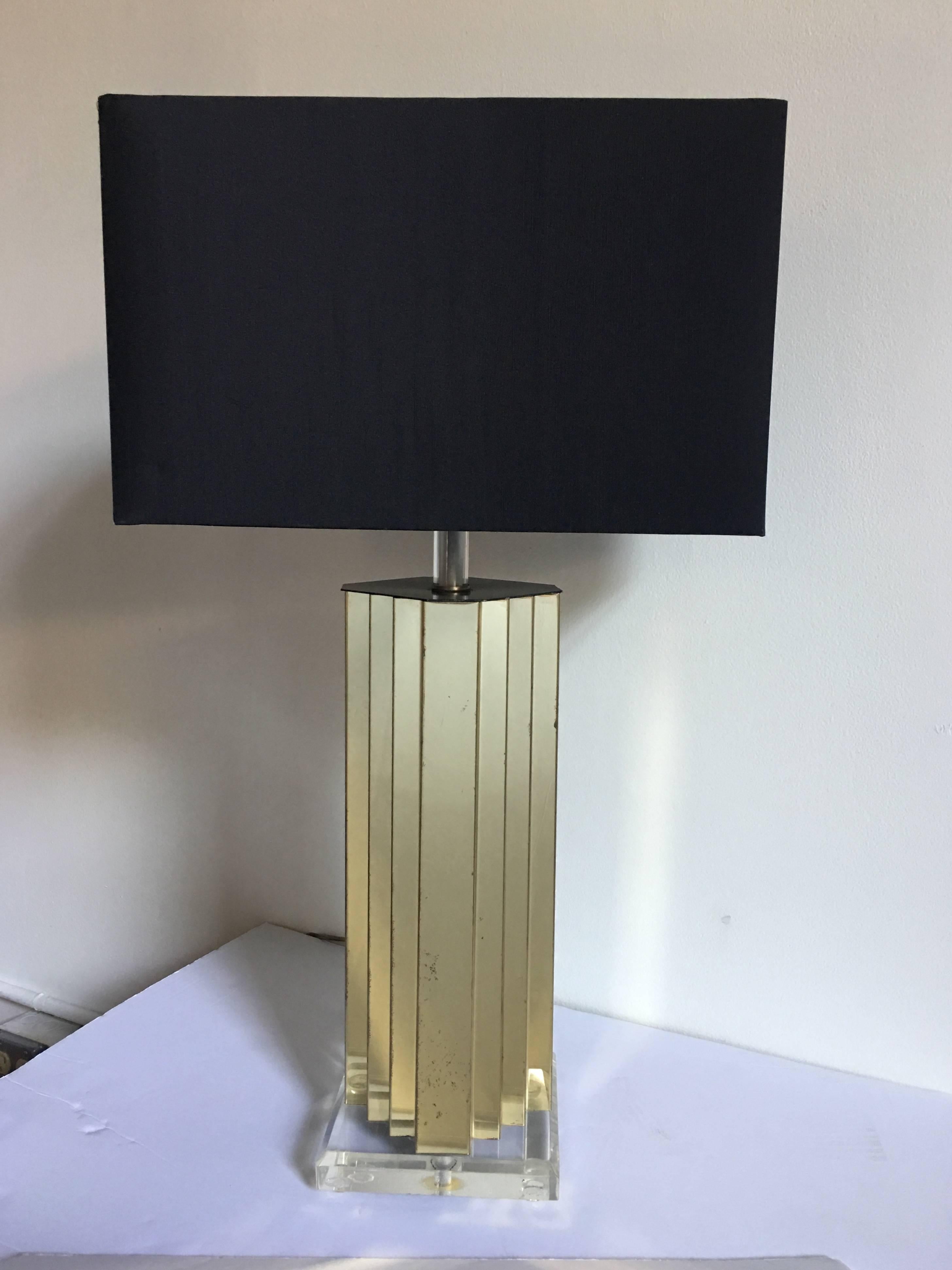 Mid-Century Modern Skyscraper Brass and Lucite Table Lamp For Sale