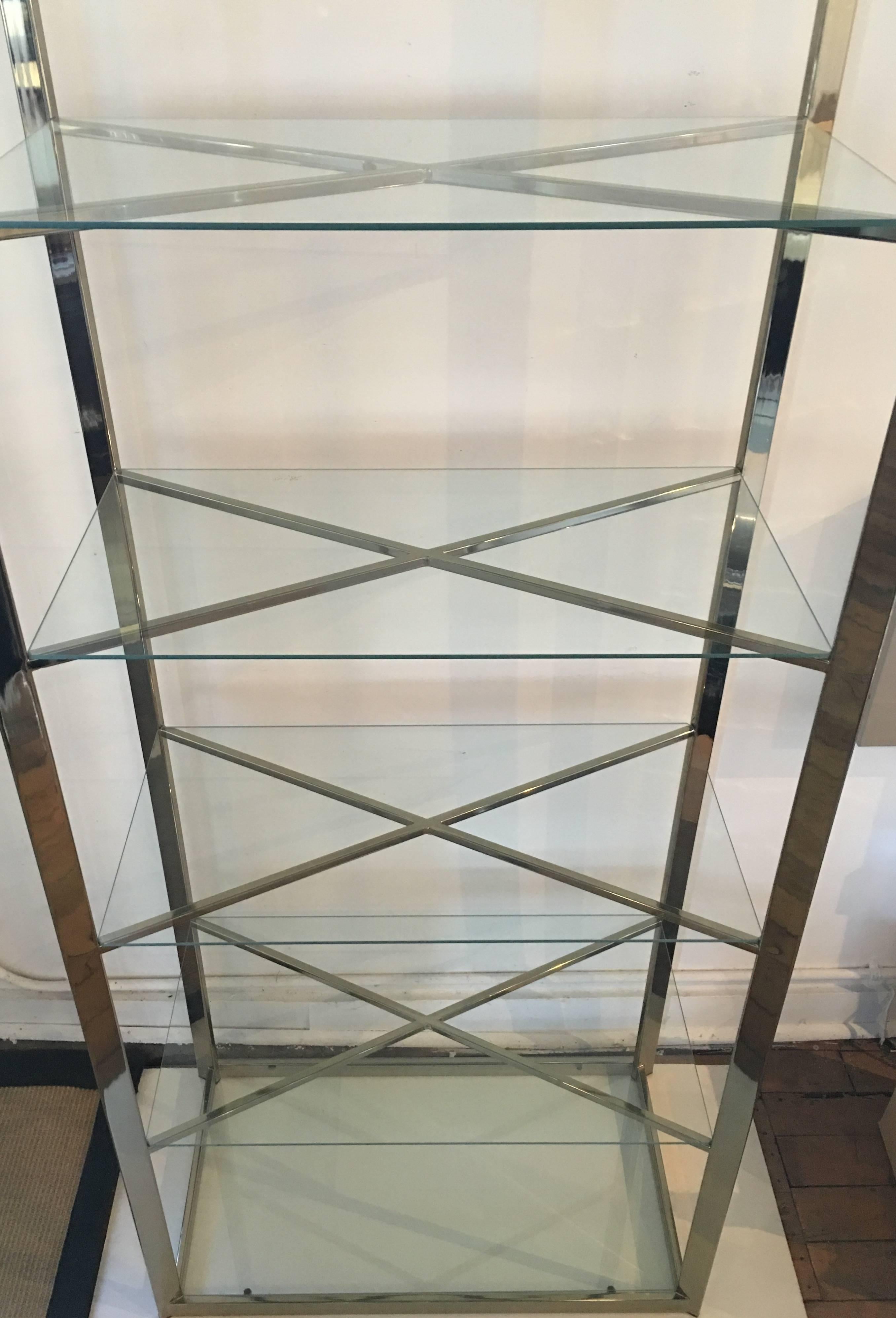 Pagoden-Etagere aus Messing und Glas, Moderne der Mitte des Jahrhunderts im Zustand „Gut“ im Angebot in Lambertville, NJ