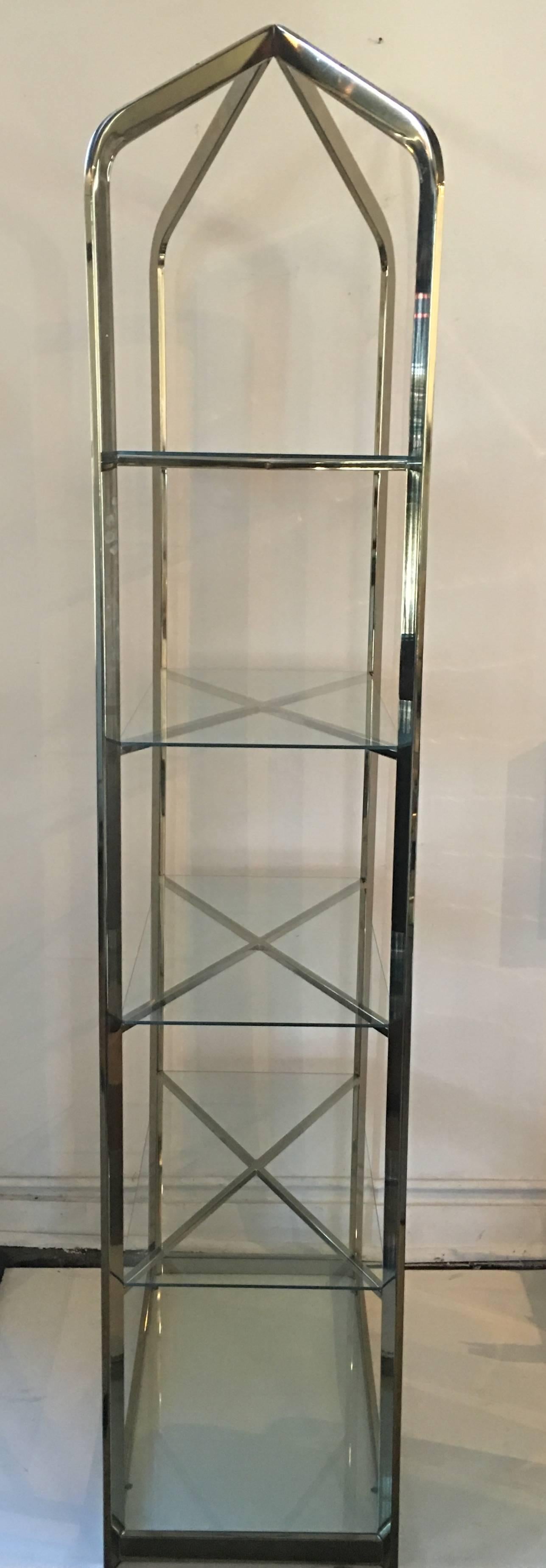 Mid-Century Modern e´tage`re bookcase in the style of Milo Baughman. Brass plated frame supports five removable clear glass shelves.
