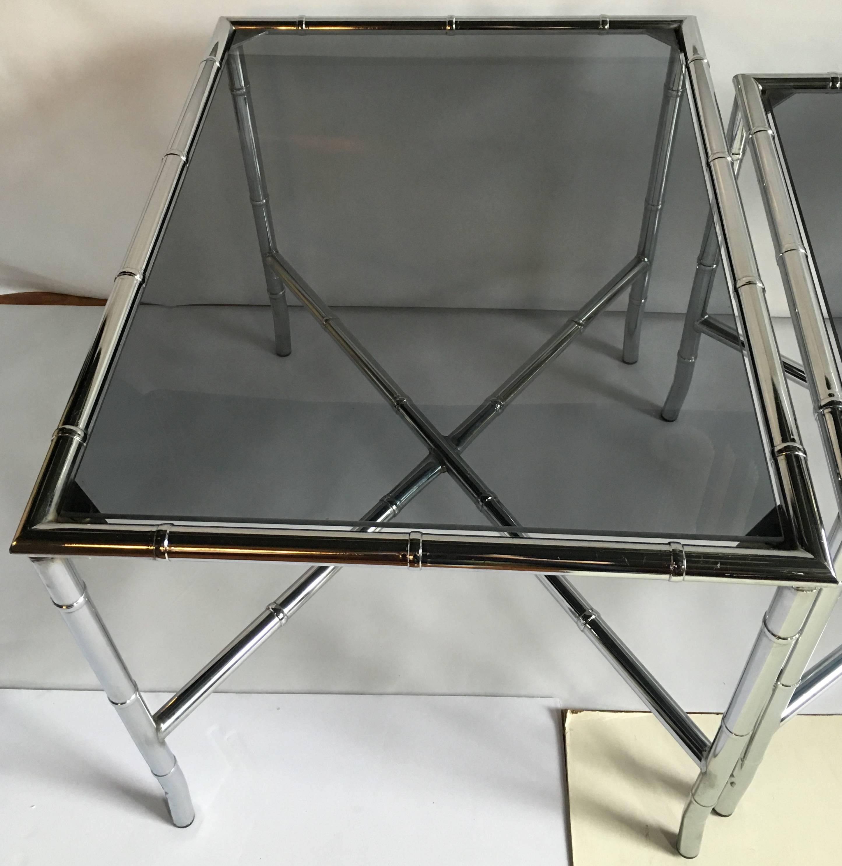 Canadien Tables d'appoint chinoiseries en faux bambou, style mi-siècle moderne en vente