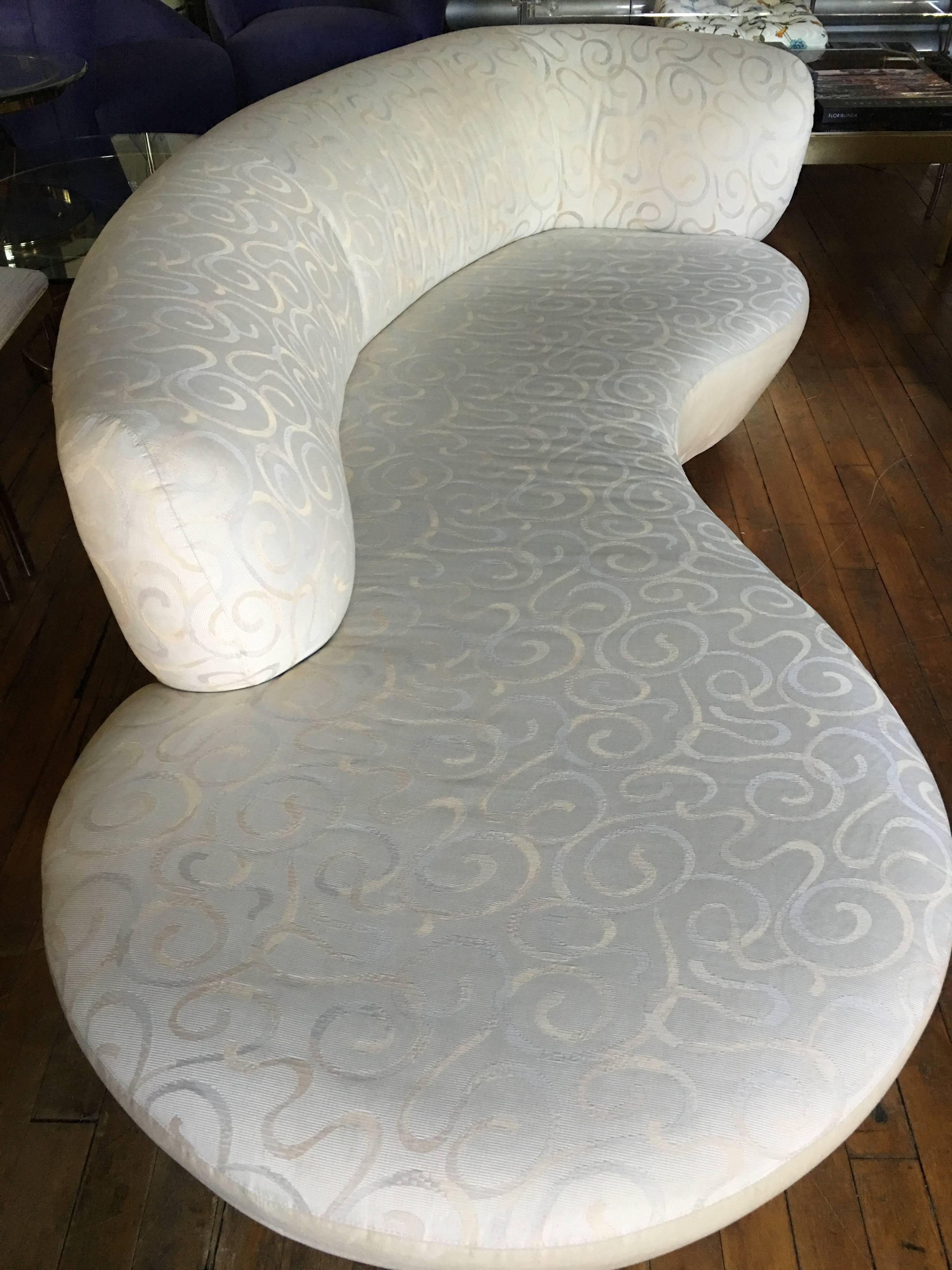 Sculptural Mid-Century Modern free-form cloud curved sofa by Vladimir Kagan for Weiman Preview. Original upholstery featuring neutral cream ultra-suede back and front with patterned fabric seat and seat back. Original upholstery tag.
Right arm sofa