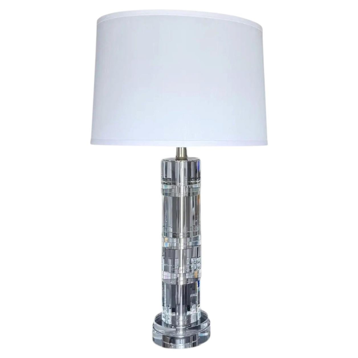 Ralph Lauren Home – Moderne, glamouröse Luxus-Tischlampe mit facettierter Kristallsäule in Chrom im Angebot