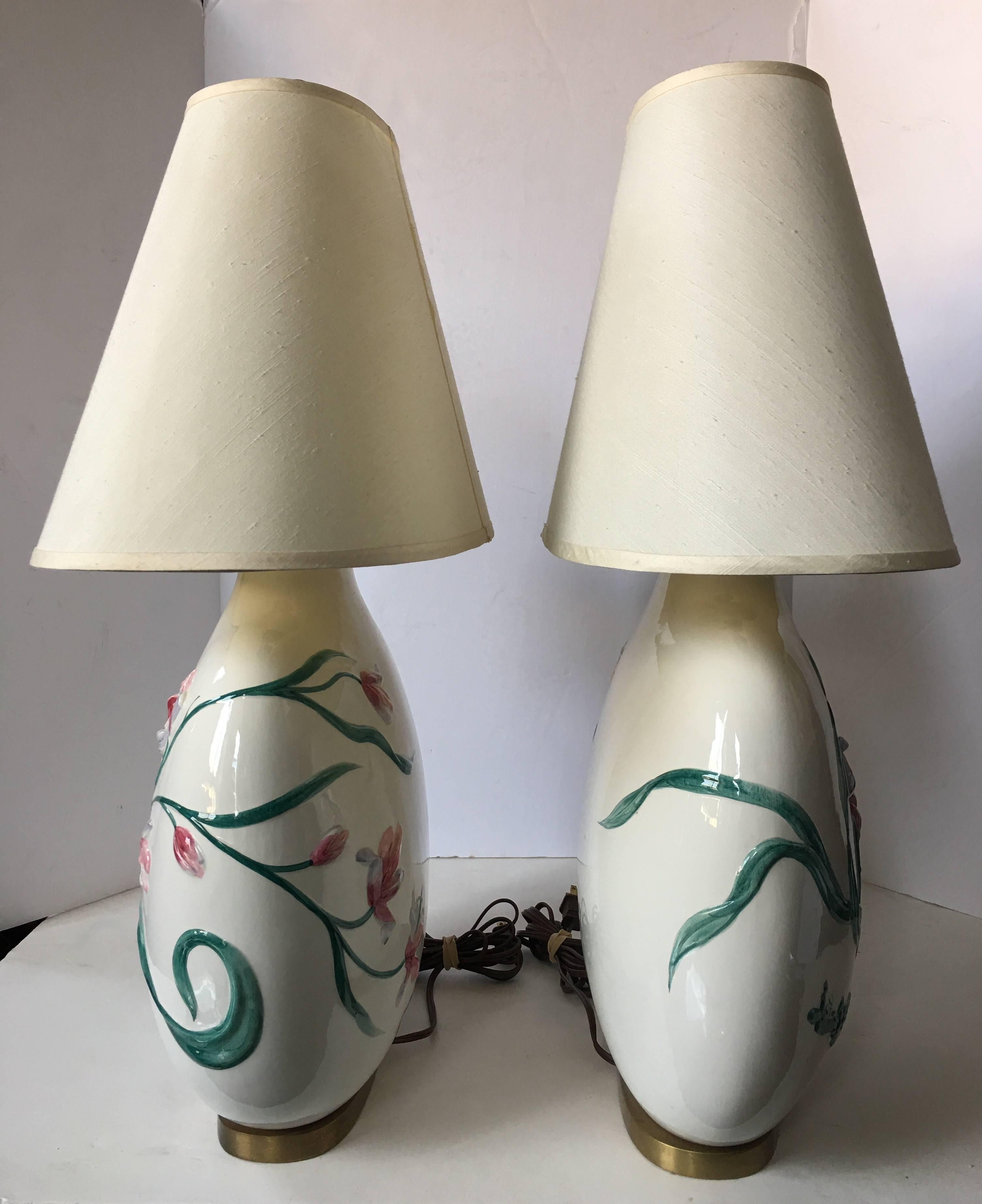 Chinoiseries Paire de lampes à fleurs Chapman en vente