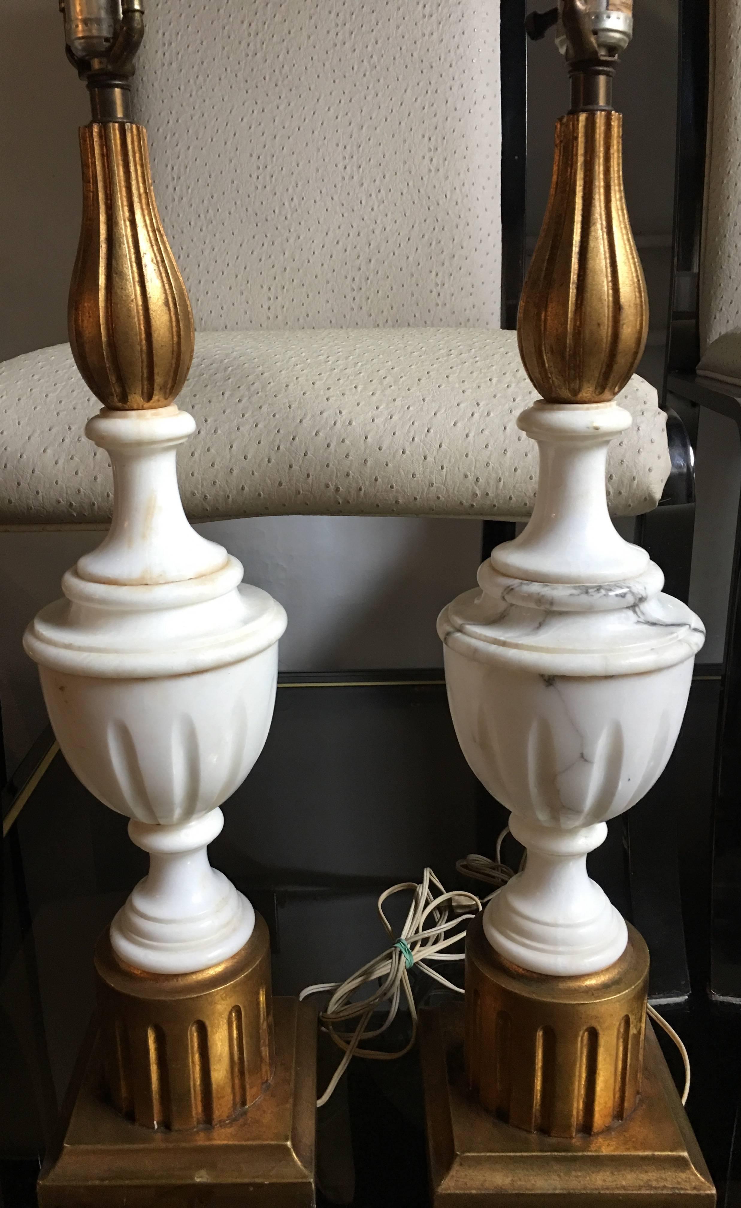 Italian Marble and Giltwood Fluted Column Urn Table Lamps, Pair In Good Condition In Lambertville, NJ