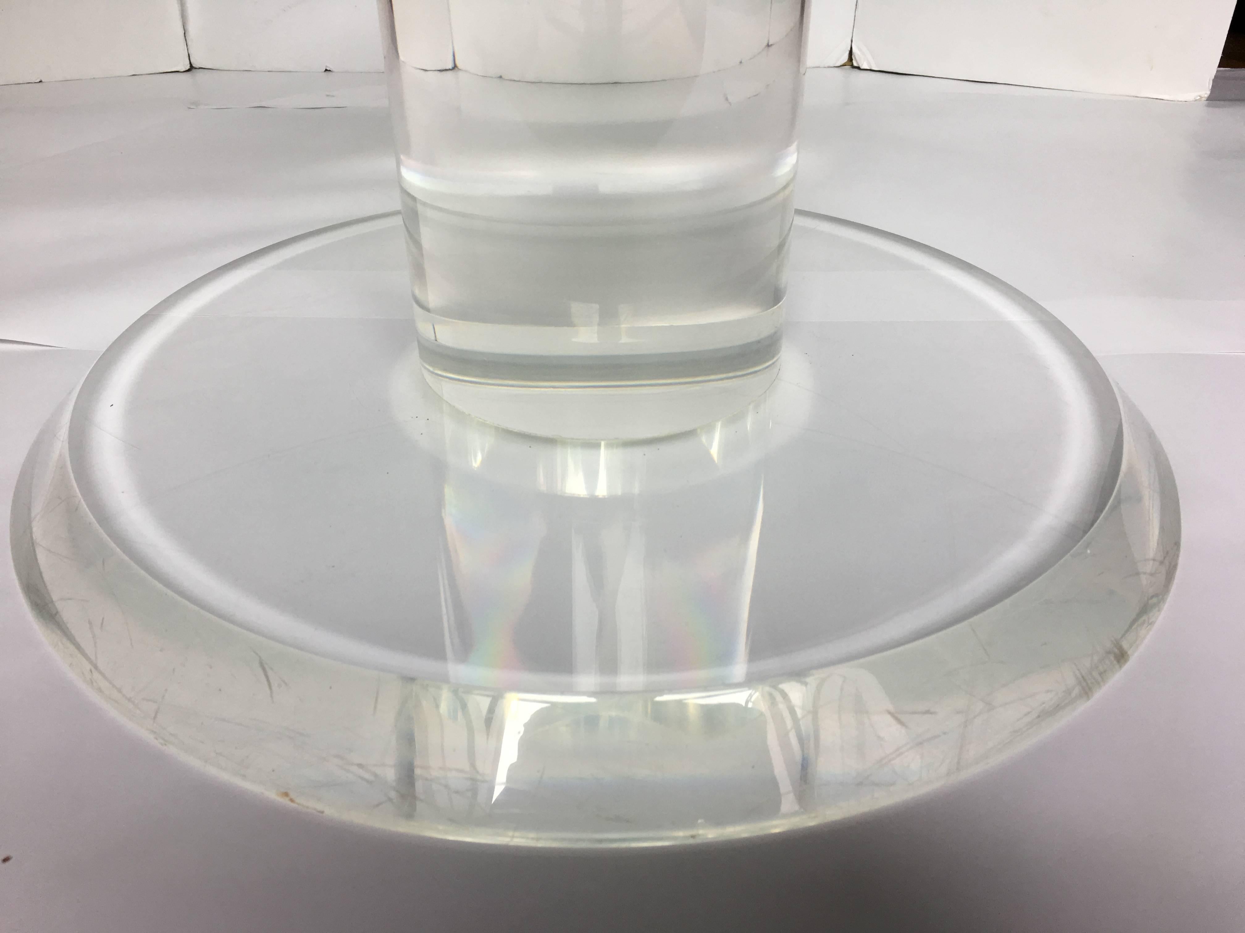 Mid-Century Modern Lucite and Glass Pedestal Cocktail Table In Good Condition For Sale In Lambertville, NJ