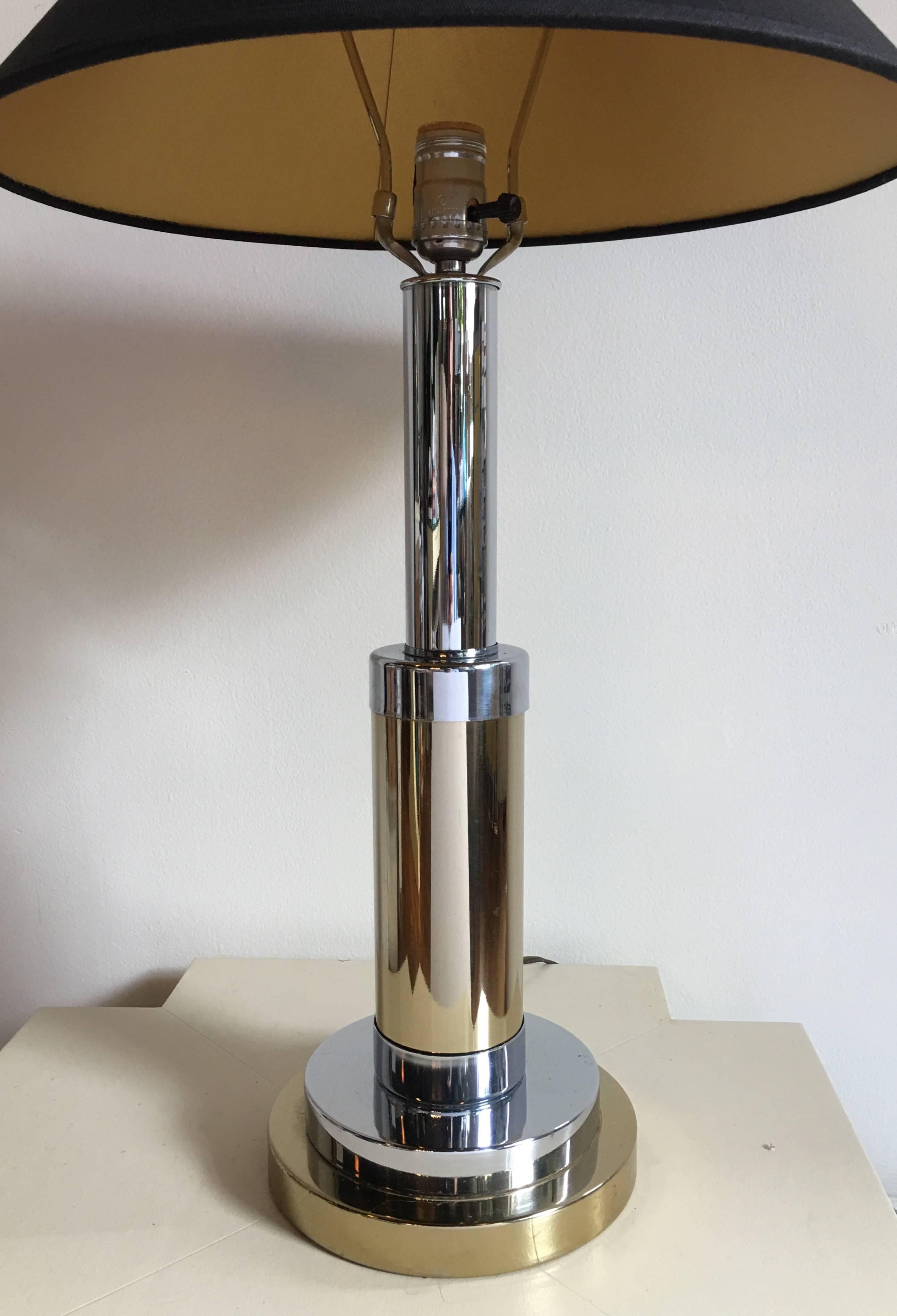 Mid-Century Modern brass and chrome table lamp by Mutual Sunset Lamp company. Original wiring in working condition. Original manufacturer label on socket. lampshade not included.
Measure: 27 inches high to finial.
20 inches high to socket.