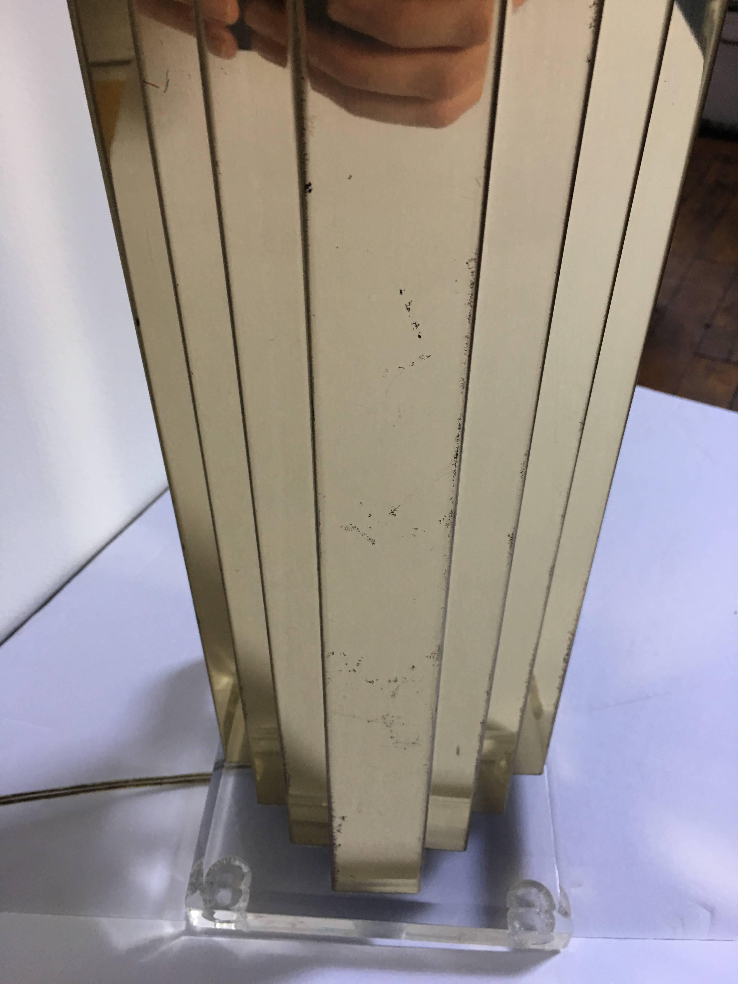 Skyscraper Brass and Lucite Table Lamp For Sale 3