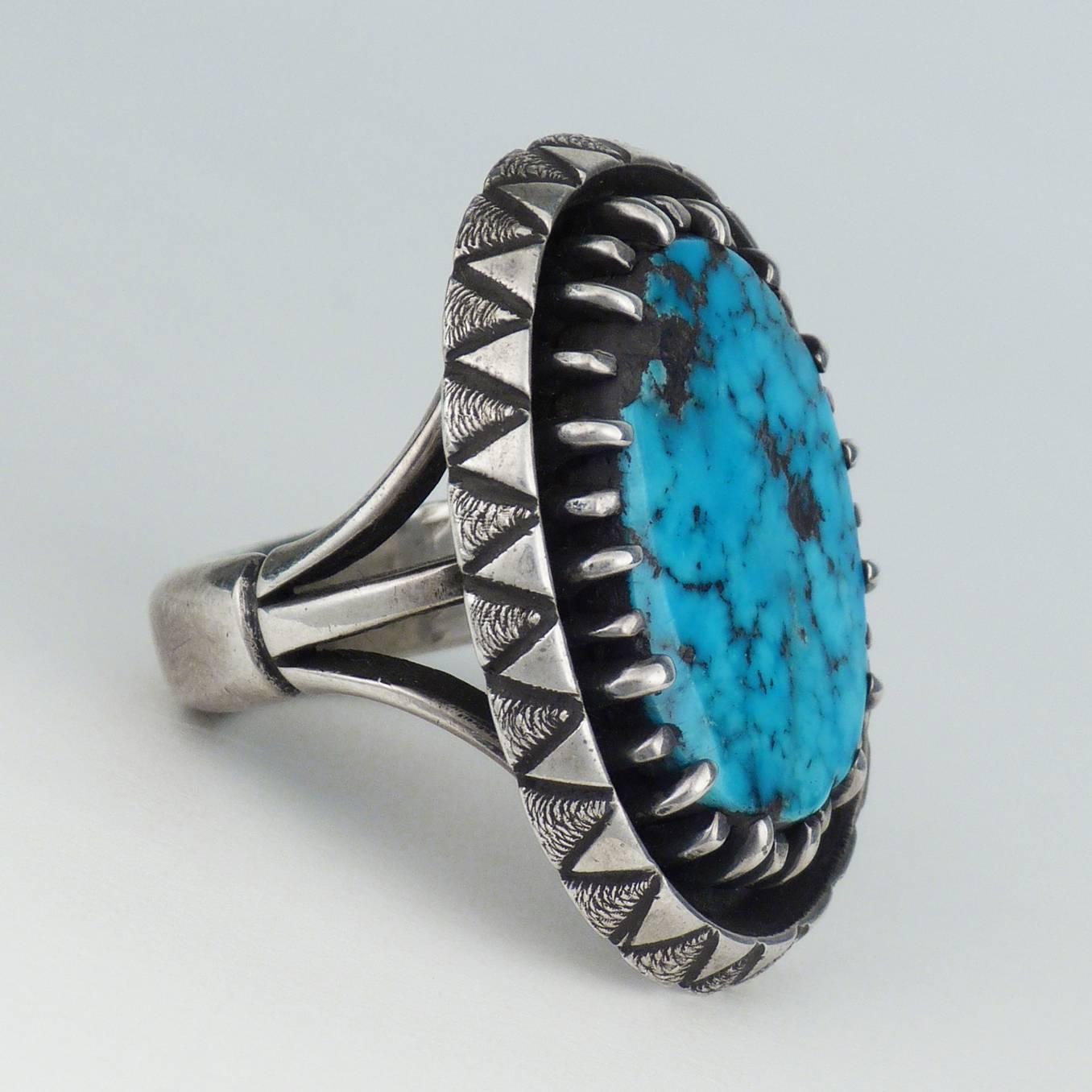 A beautiful turquoise ring by the master of Navajo modernism Kenneth Begay (1913-1977). Handmade 