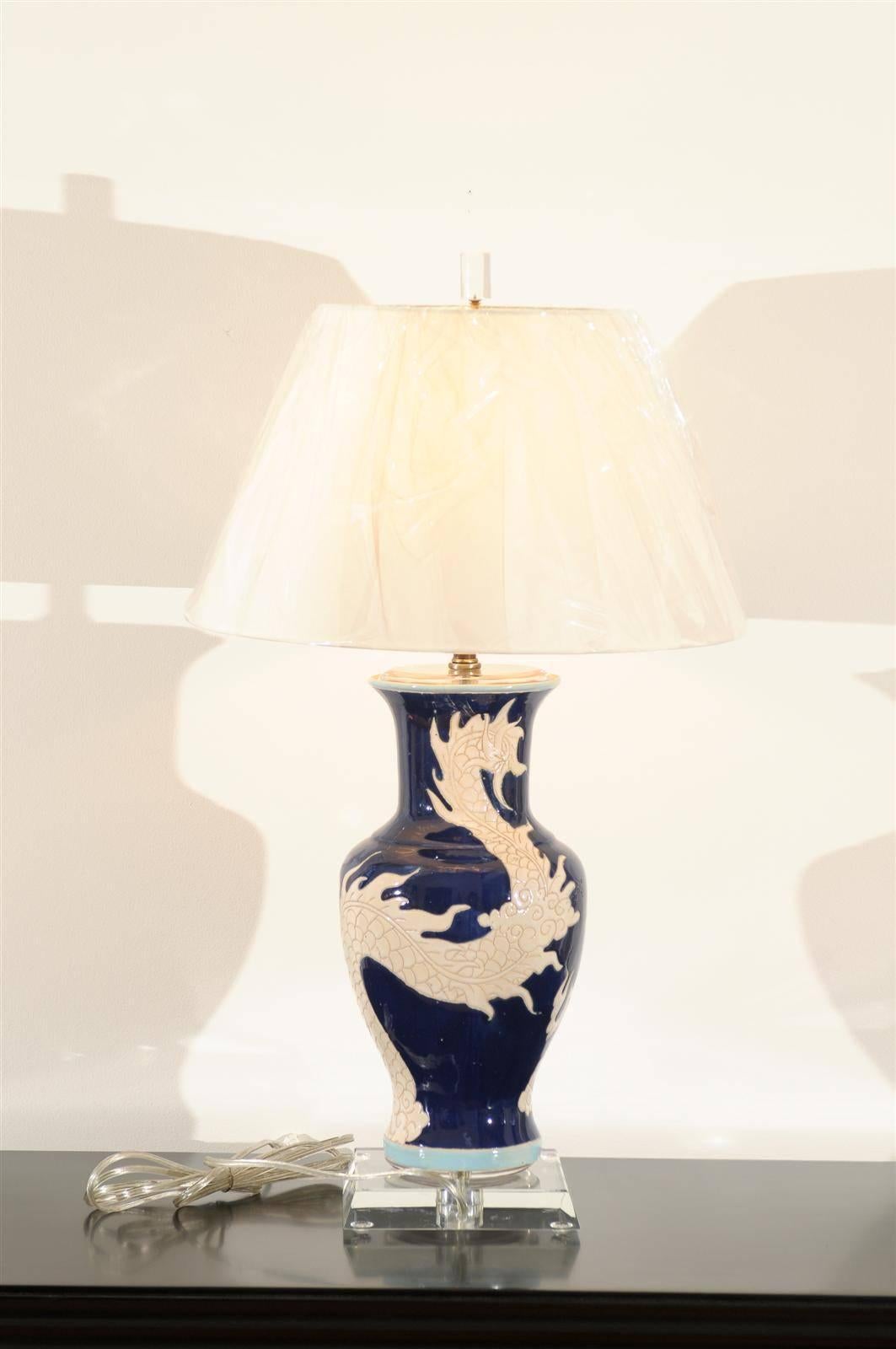 Mid-20th Century Restored Pair of Dramatic Vintage Dragon Lamps in Cobalt and Cream For Sale