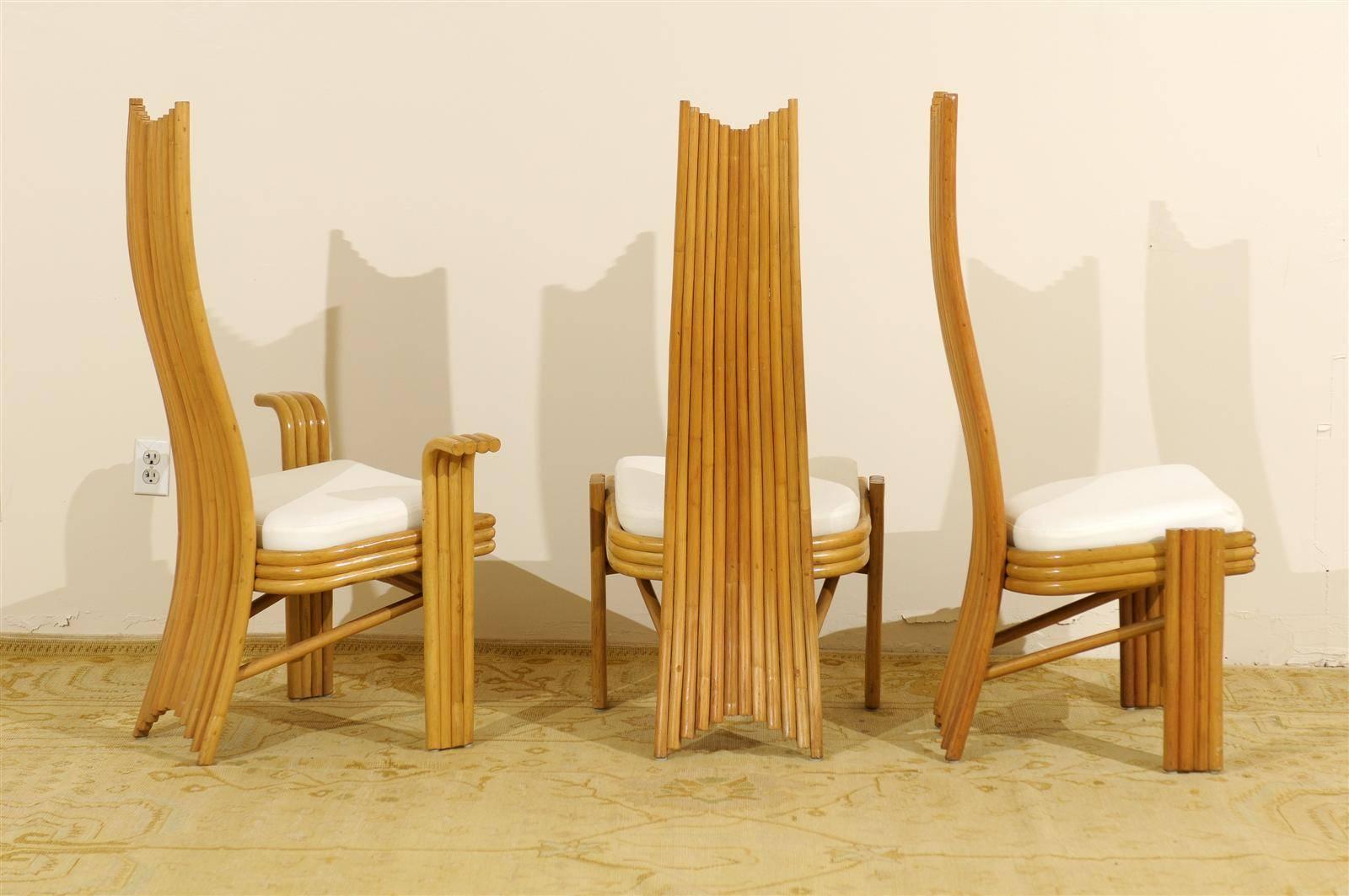 Exquisiter Satz von sechs modernen Rattan-Esszimmerstühlen im Mackintosh-Stil (Ende des 20. Jahrhunderts) im Angebot