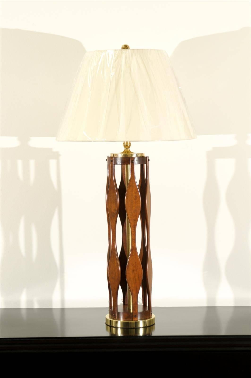 Restored Pair of Italian Modern Lamps in Walnut and Brass In Excellent Condition For Sale In Atlanta, GA
