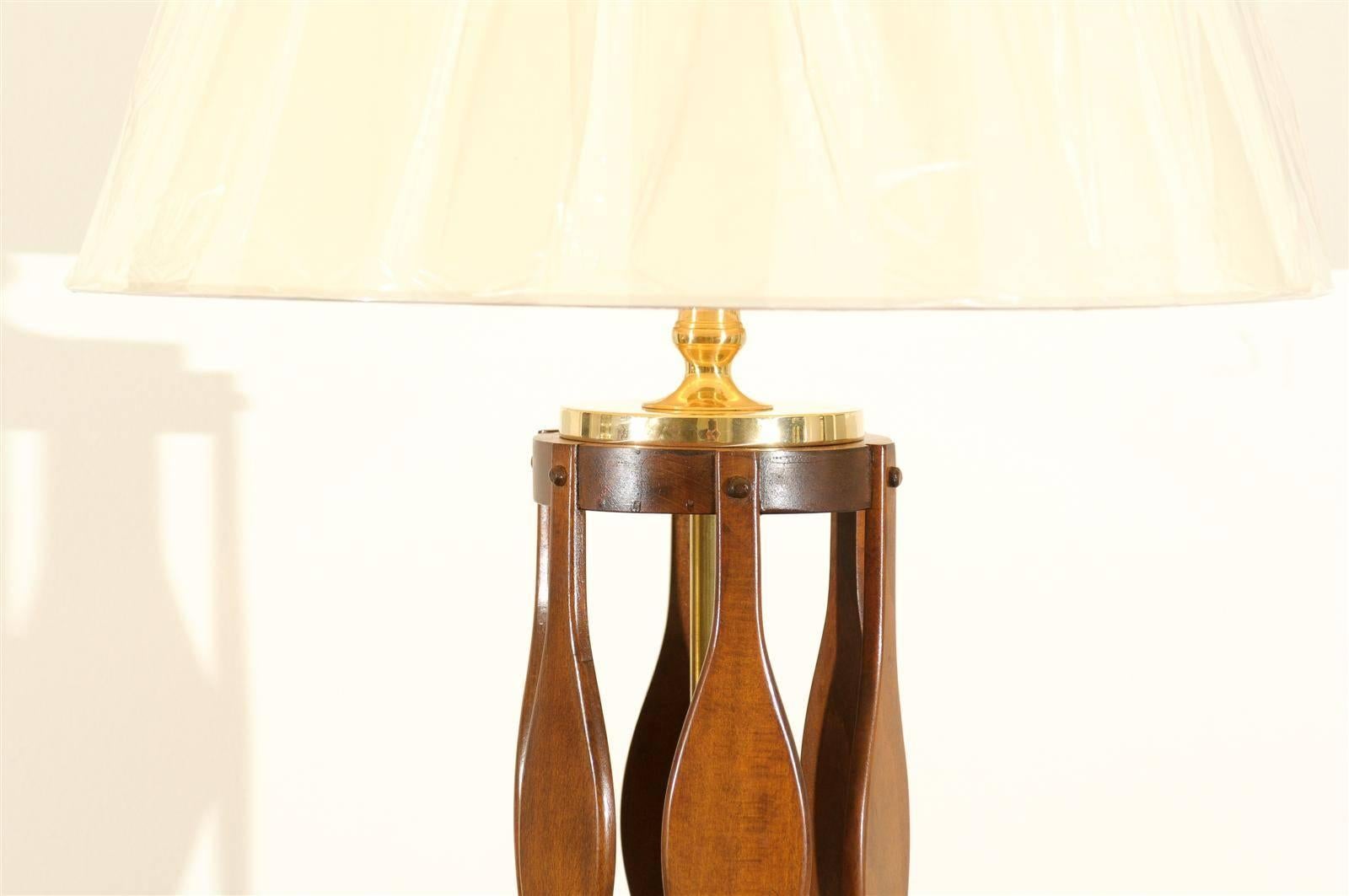 Mid-20th Century Restored Pair of Italian Modern Lamps in Walnut and Brass For Sale