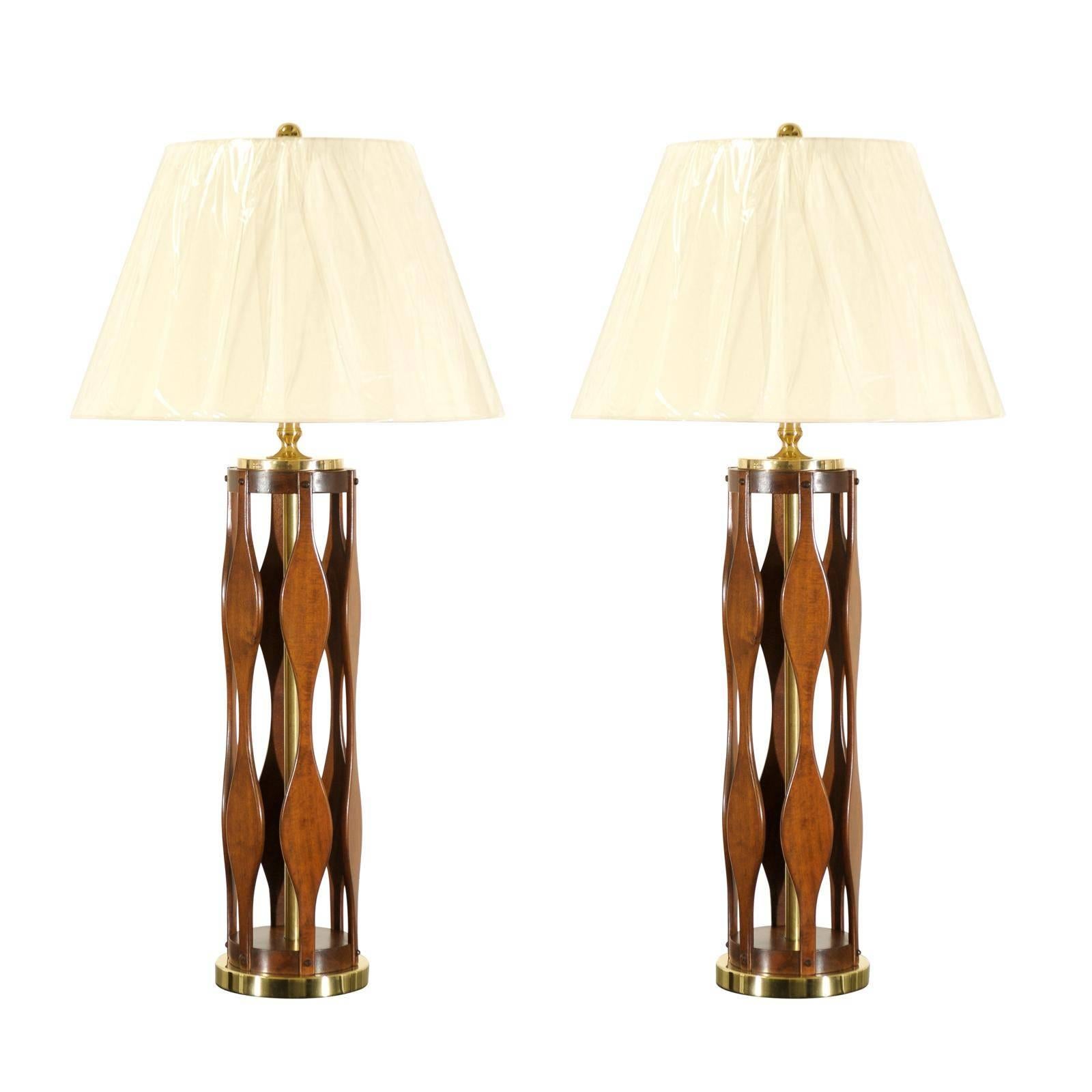 Restored Pair of Italian Modern Lamps in Walnut and Brass For Sale