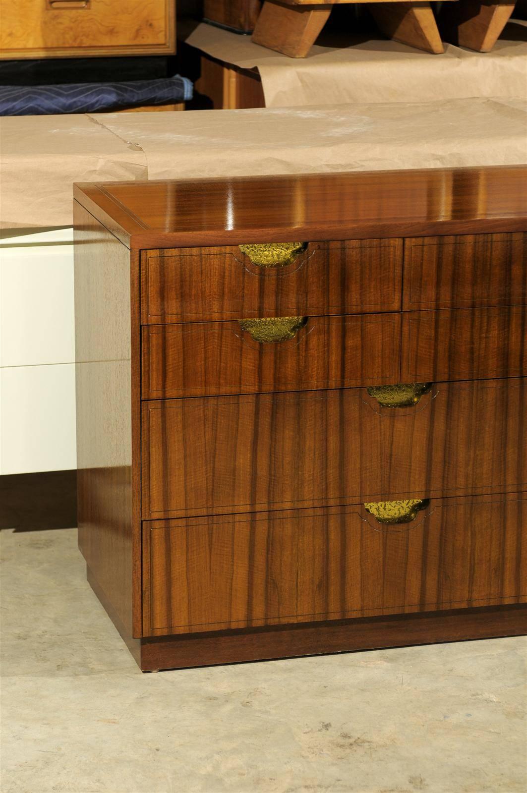 Fin du 20e siècle Exceptionnelle commode à dix tiroirs en noyer moderne vintage et vintage de Baker en vente