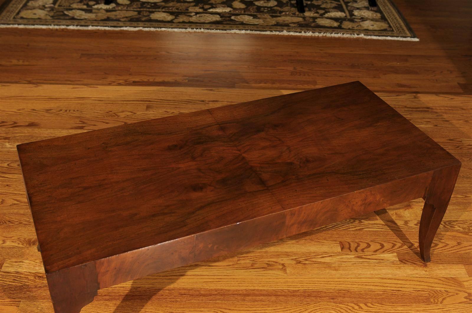 Mid-Century Modern Stunning Restored Vintage Coffee Table in Bookmatched Walnut For Sale