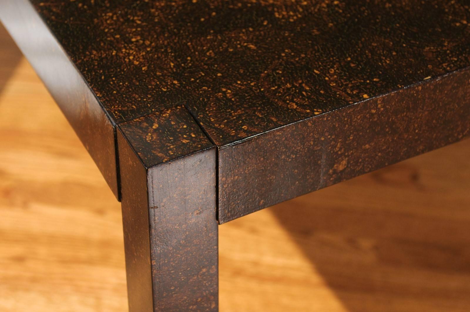 Américain Élégante table de salle à manger à rallonge vintage en fausse écaille de tortue laquée avec gouttes d'huile en vente