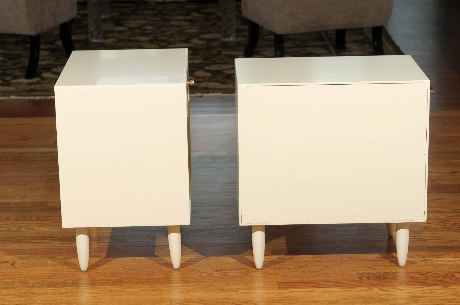 Beautiful Restored Pair of Modern End Tables by John Stuart in Cream Lacquer In Excellent Condition For Sale In Atlanta, GA