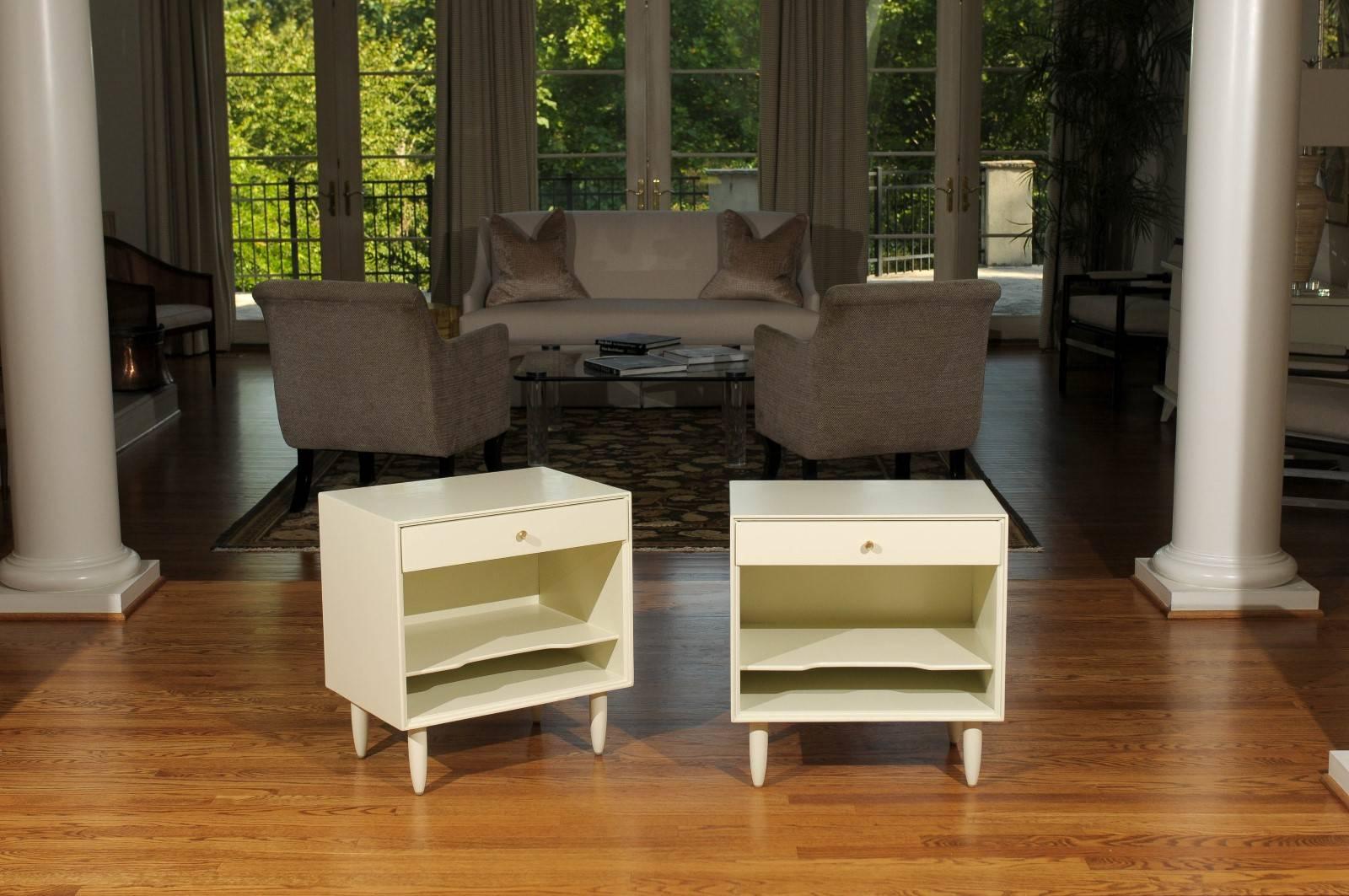 Mid-Century Modern Beautiful Restored Pair of Modern End Tables by John Stuart in Cream Lacquer For Sale