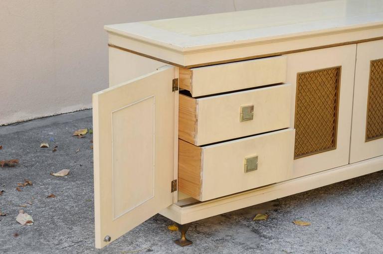 Mid-20th Century Spectacular Restored Buffet or Credenza in Cream by Renzo Rutili, circa 1960 For Sale