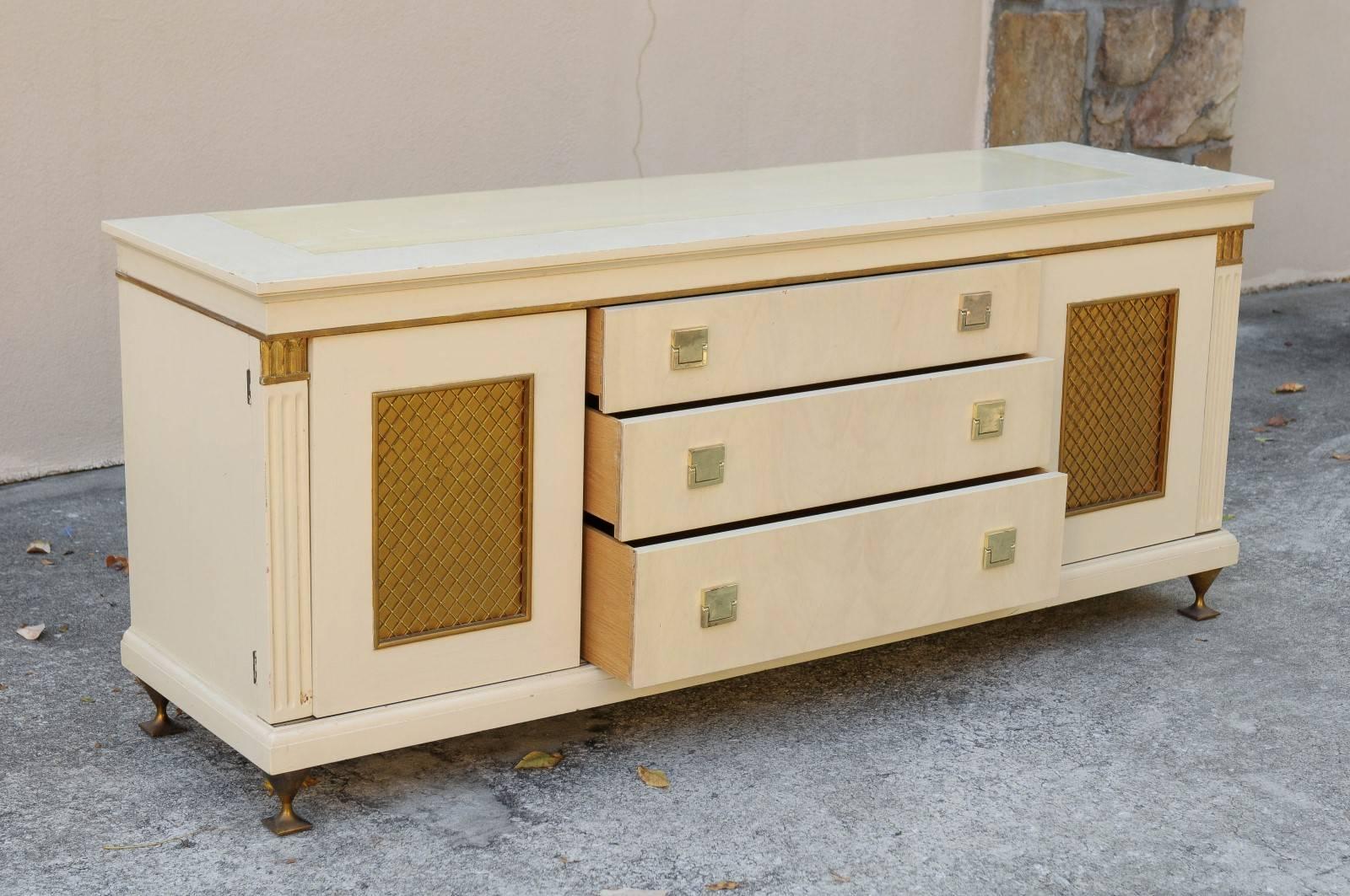 Mid-20th Century Spectacular Restored Buffet or Credenza in Cream by Renzo Rutili, circa 1960 For Sale