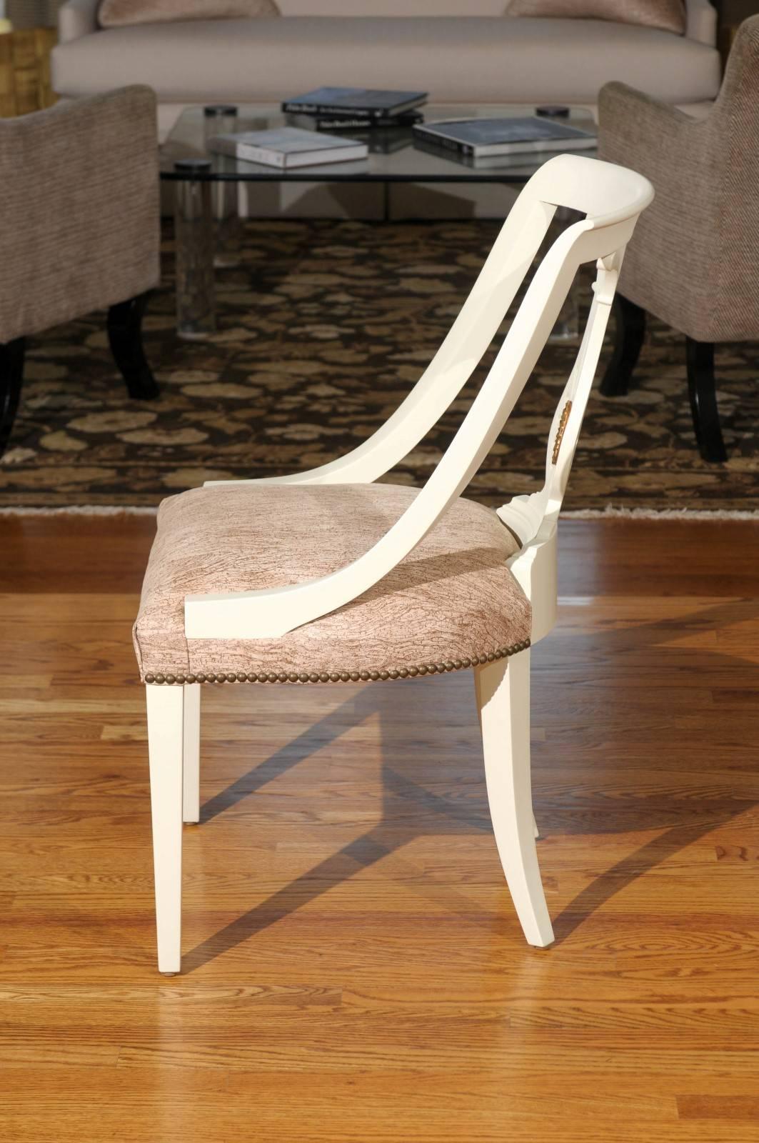 Milieu du XXe siècle Rare ensemble restauré de huit chaises de salle à manger par Renzo Rutili, circa 1960 en vente