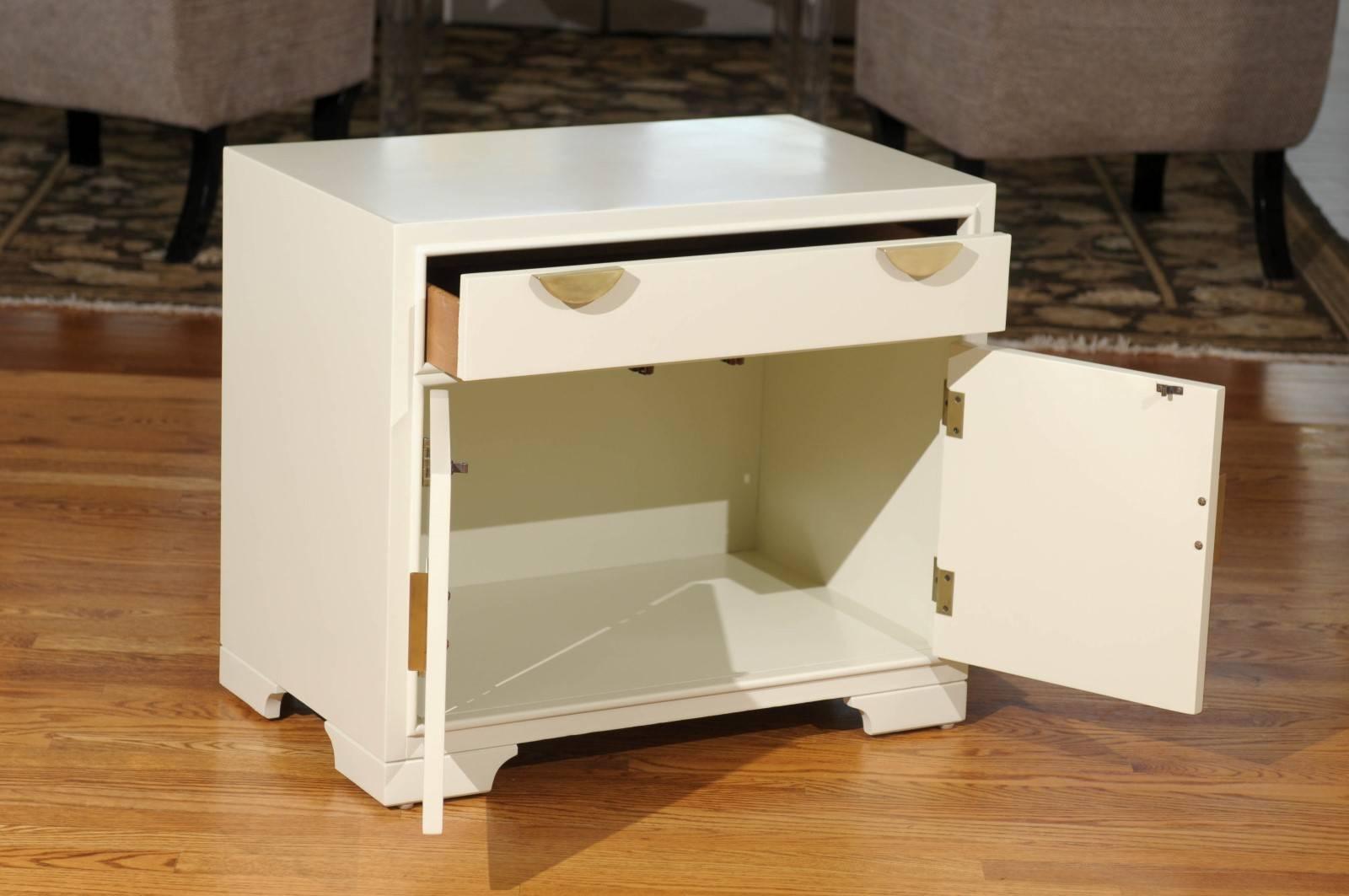 Elegant Restored Pair of Modern End Tables in Cream Lacquer For Sale 2