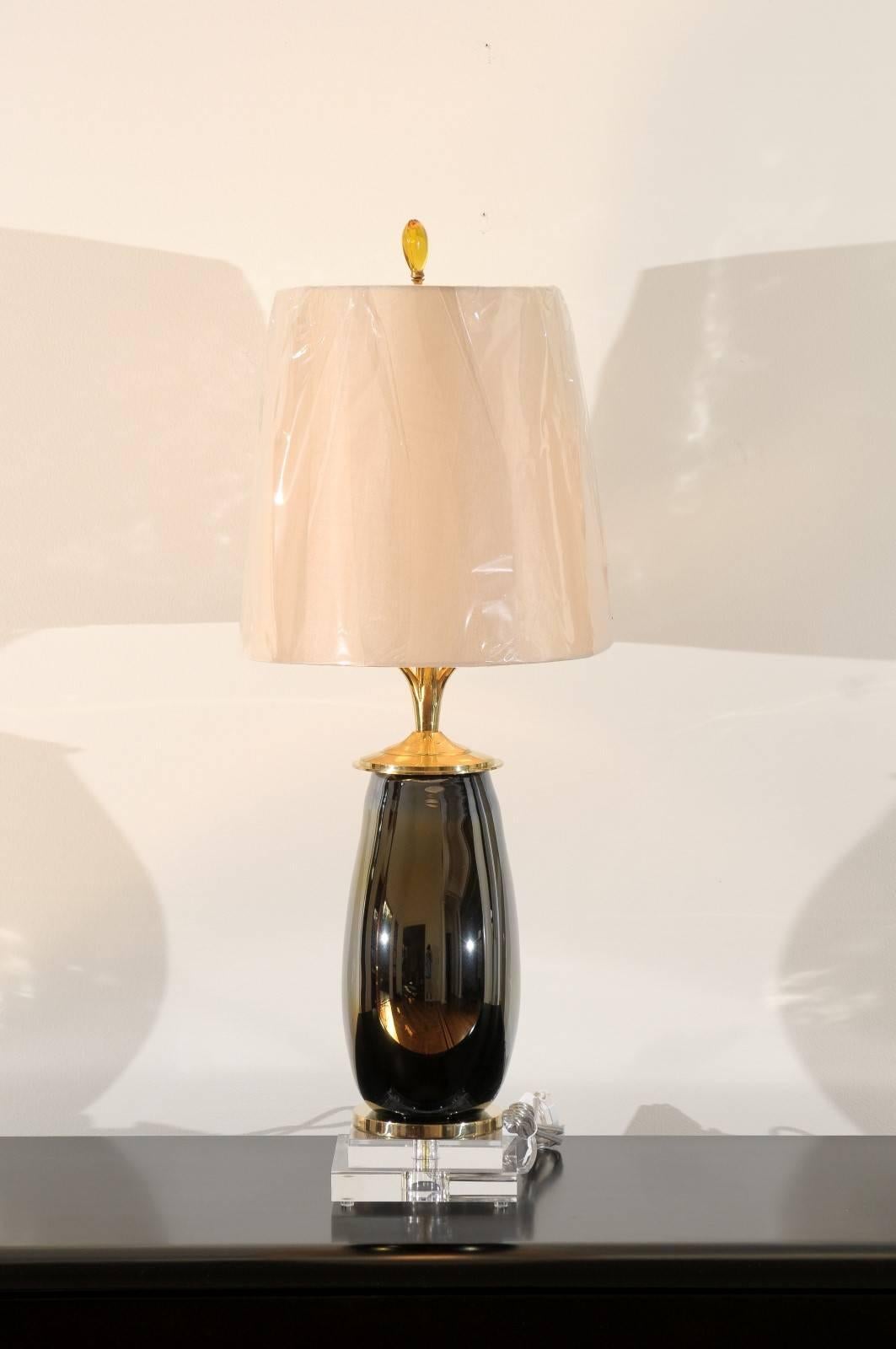 Mesmerizing Pair of Iridescent Blown Glass Lamps with Brass and Lucite Accents For Sale 2