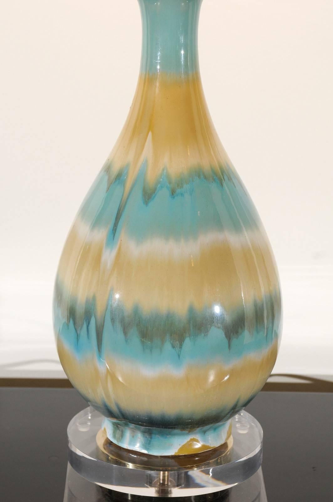 Chic Paar großformatige Tropfenglasur-Keramiklampen in Karamell und Sultanabad-Blau (Ende des 20. Jahrhunderts) im Angebot