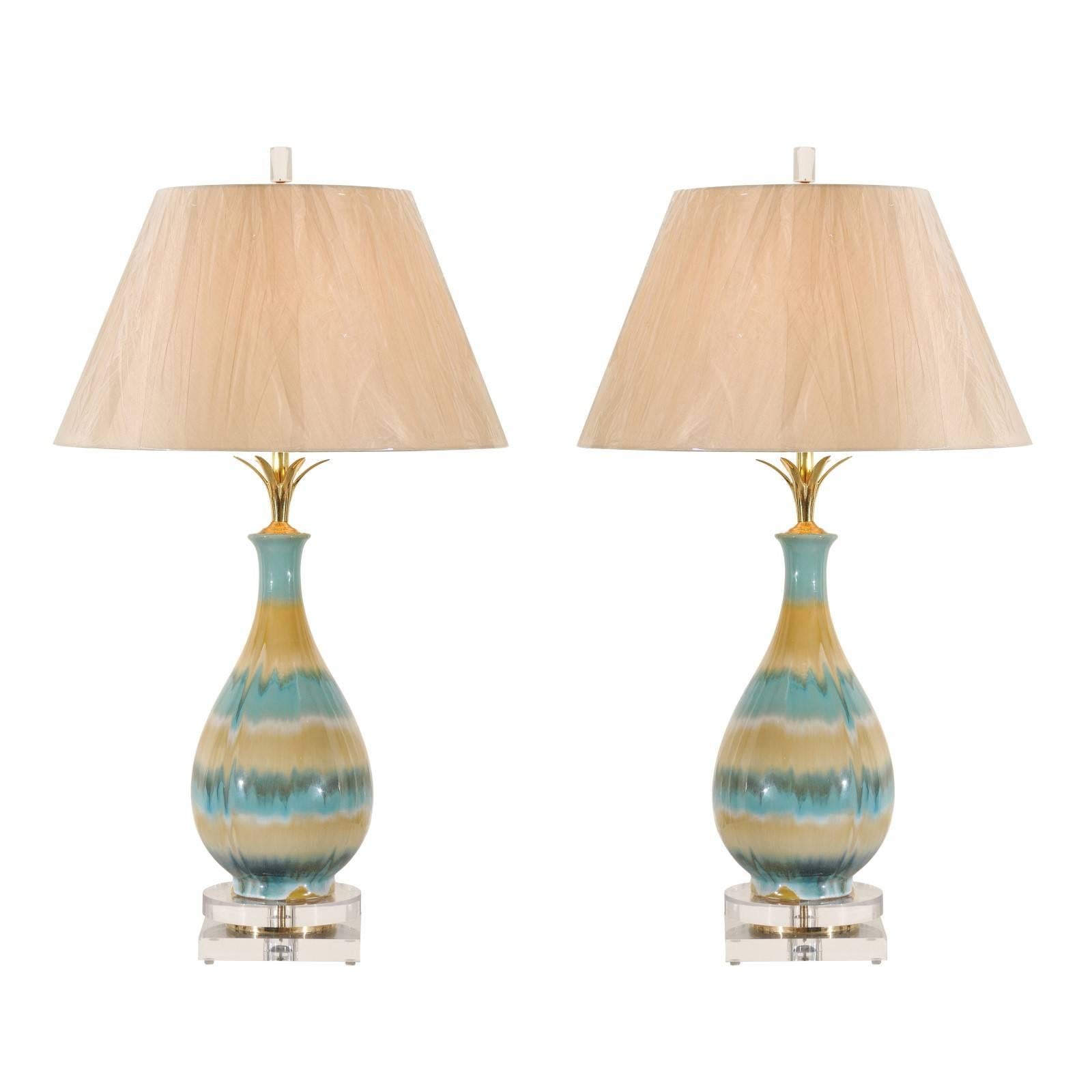 Paire de grandes lampes chics en céramique à glaçure en forme de goutte en caramel et bleu Sultanabad