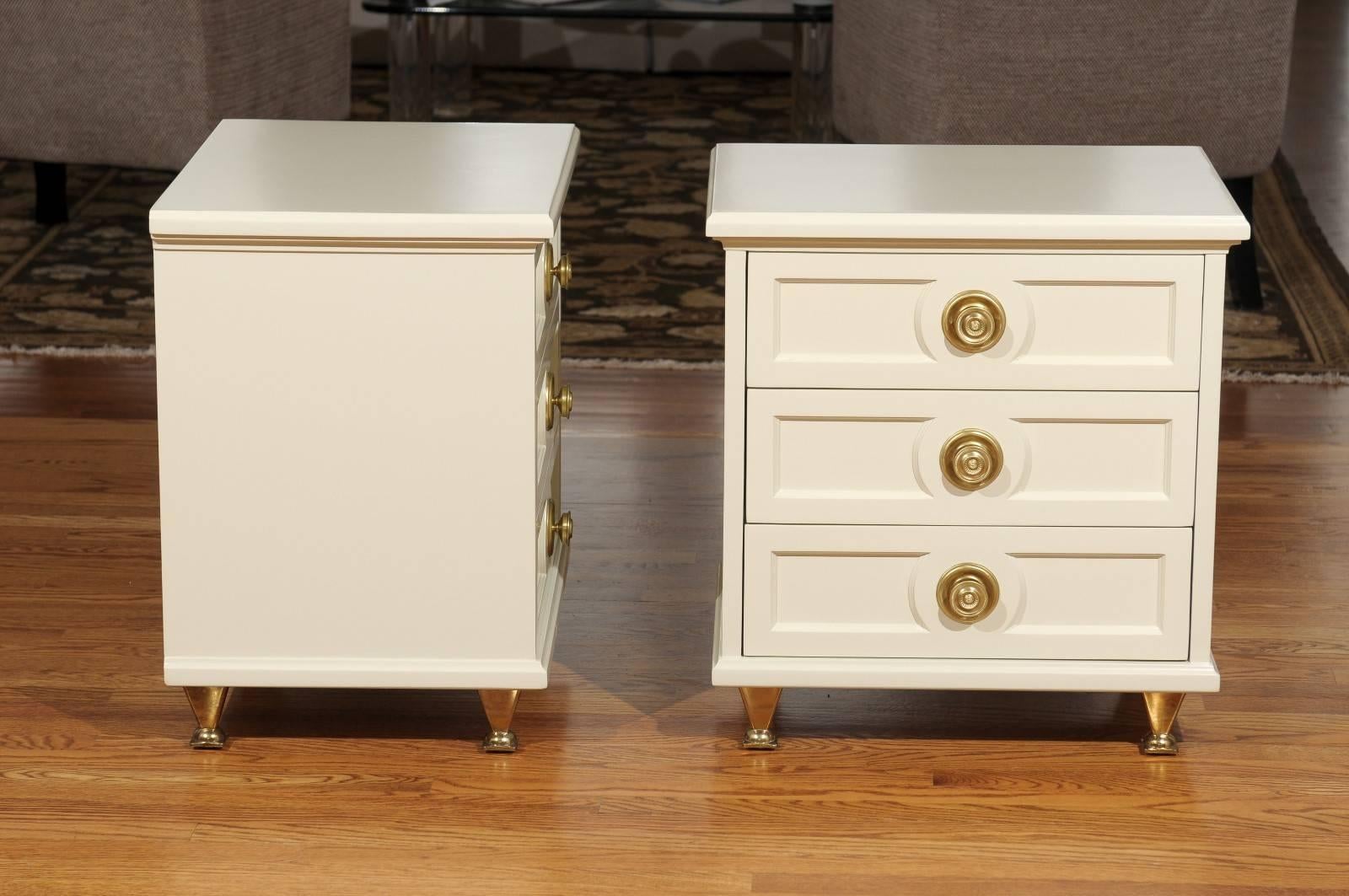 Elegant Restored Pair of Small Chests in the Style of Renzo Rutili In Excellent Condition For Sale In Atlanta, GA