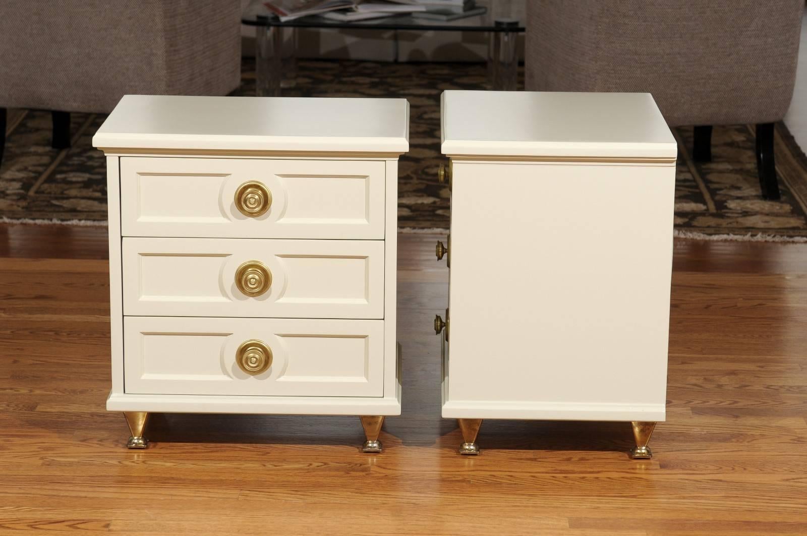 North American Elegant Restored Pair of Small Chests in the Style of Renzo Rutili For Sale