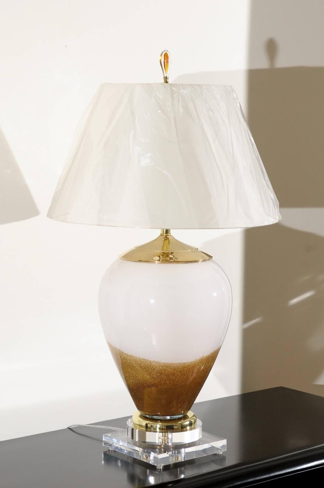 Exceptional Pair of Blown Glass Lamps in Caramel and Cream, Poland, circa 1990 For Sale 1